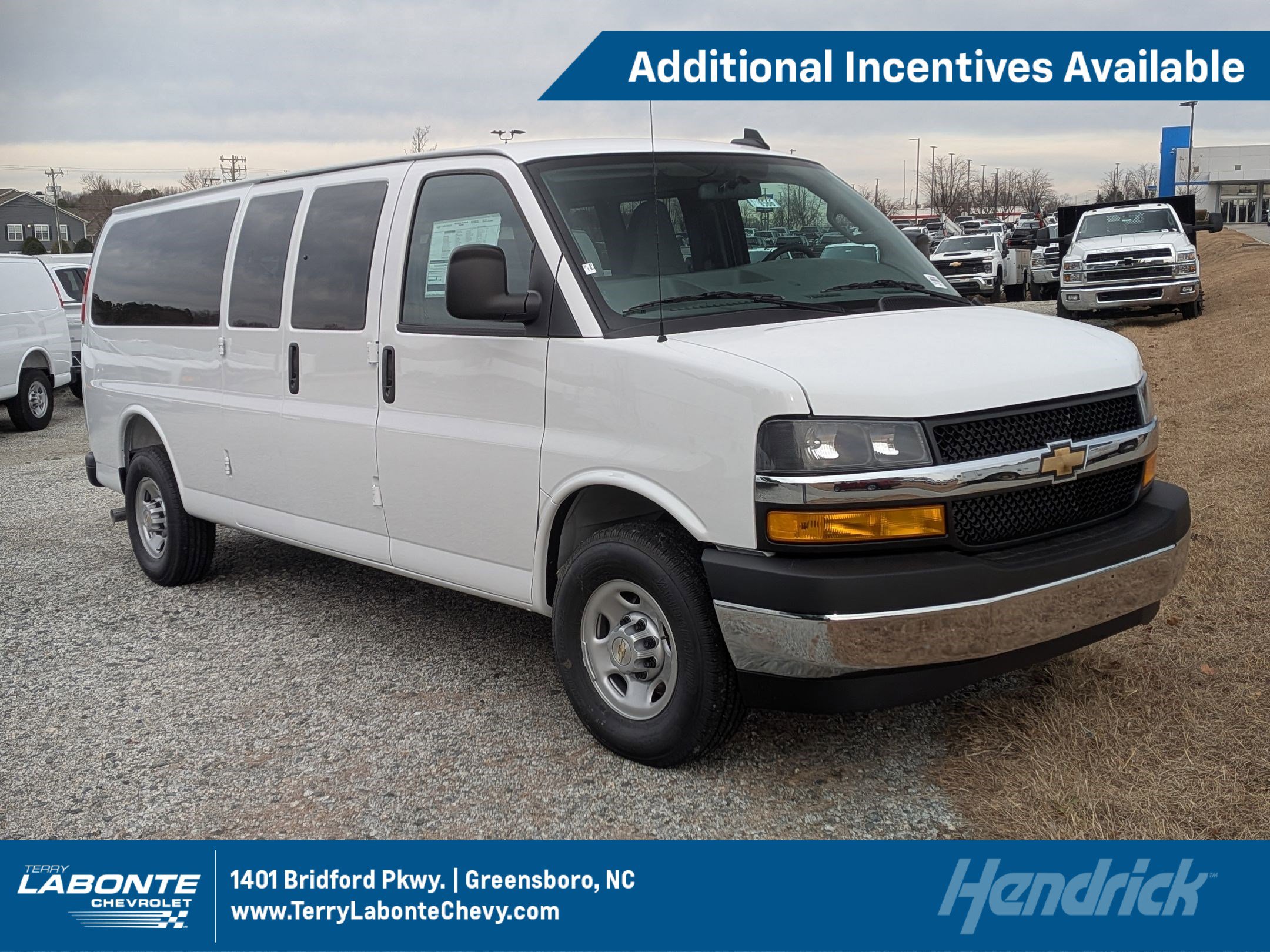 2025 Chevrolet Express Passenger LS's photo
