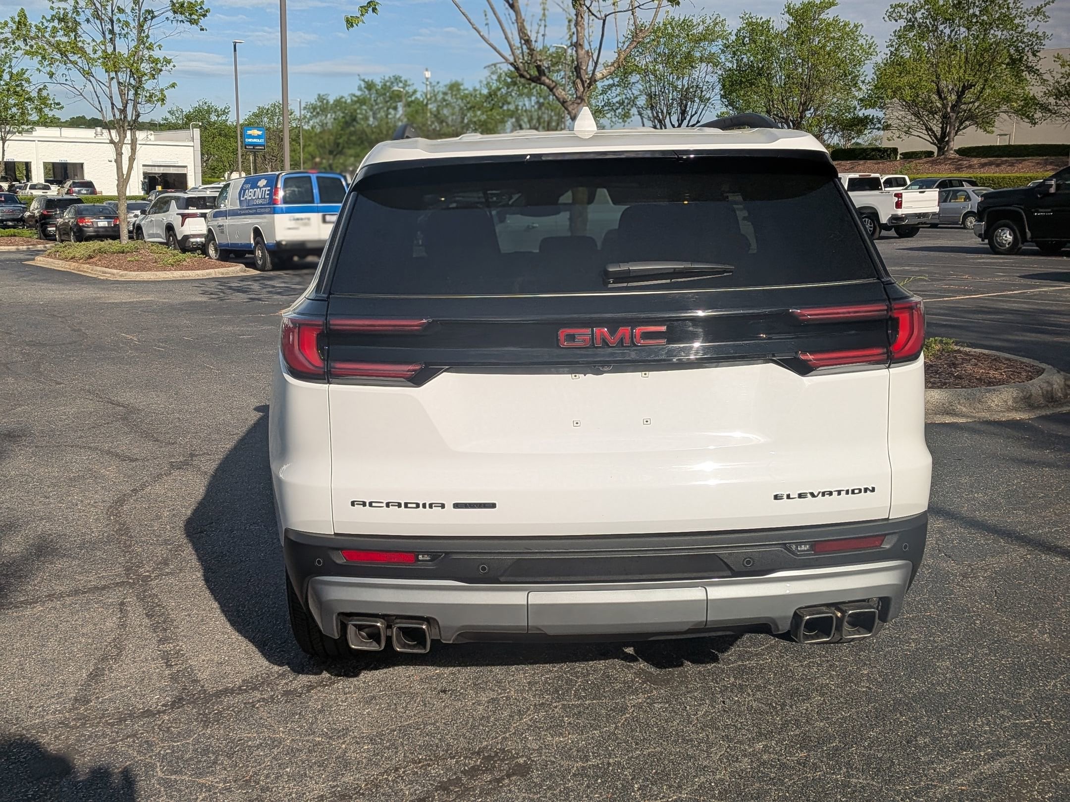 2025 GMC Acadia AWD Elevation photo 3