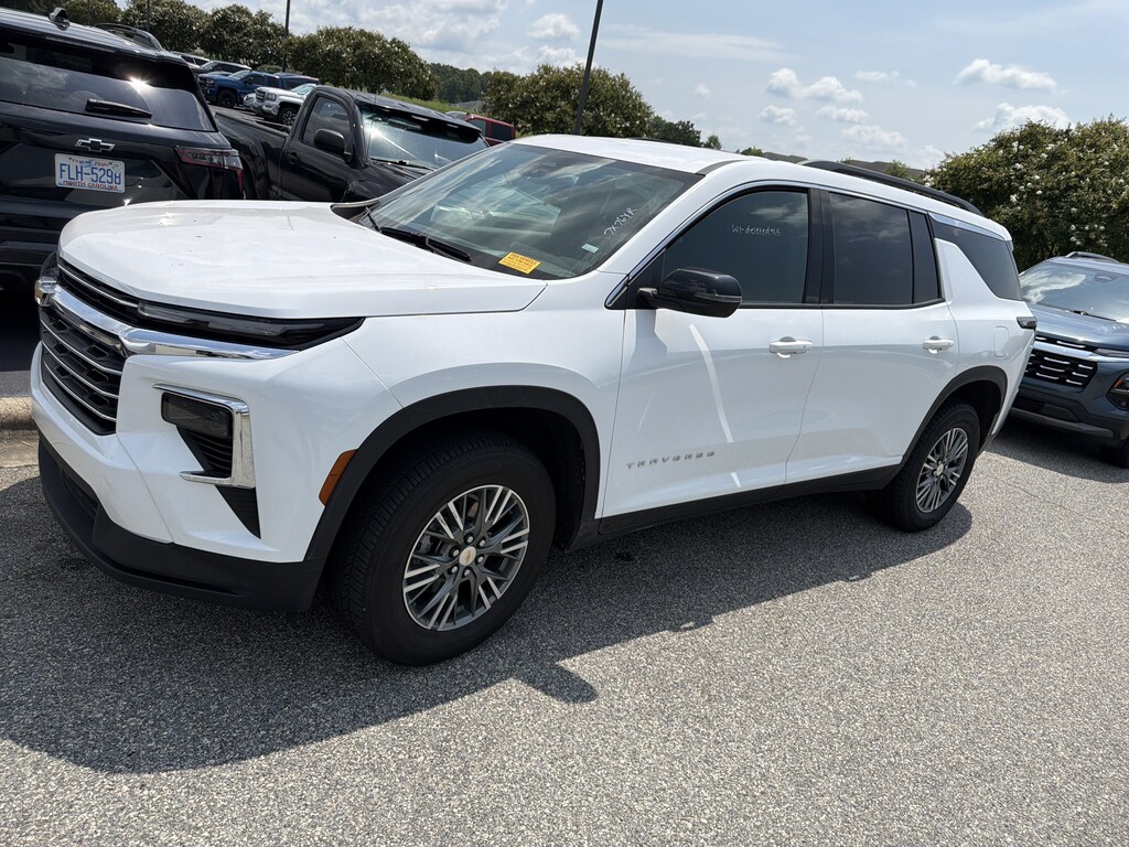 Used 2025 Chevrolet Traverse AWD LT SUV