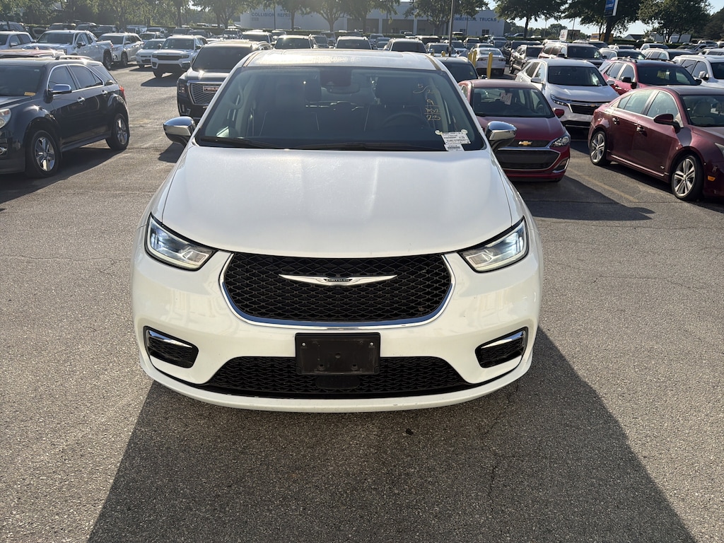 Used 2023 Chrysler Pacifica Minivan