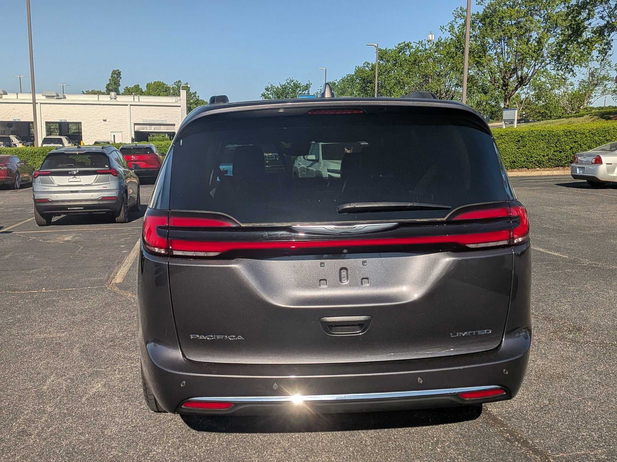 2022 Chrysler Pacifica Limited photo 3