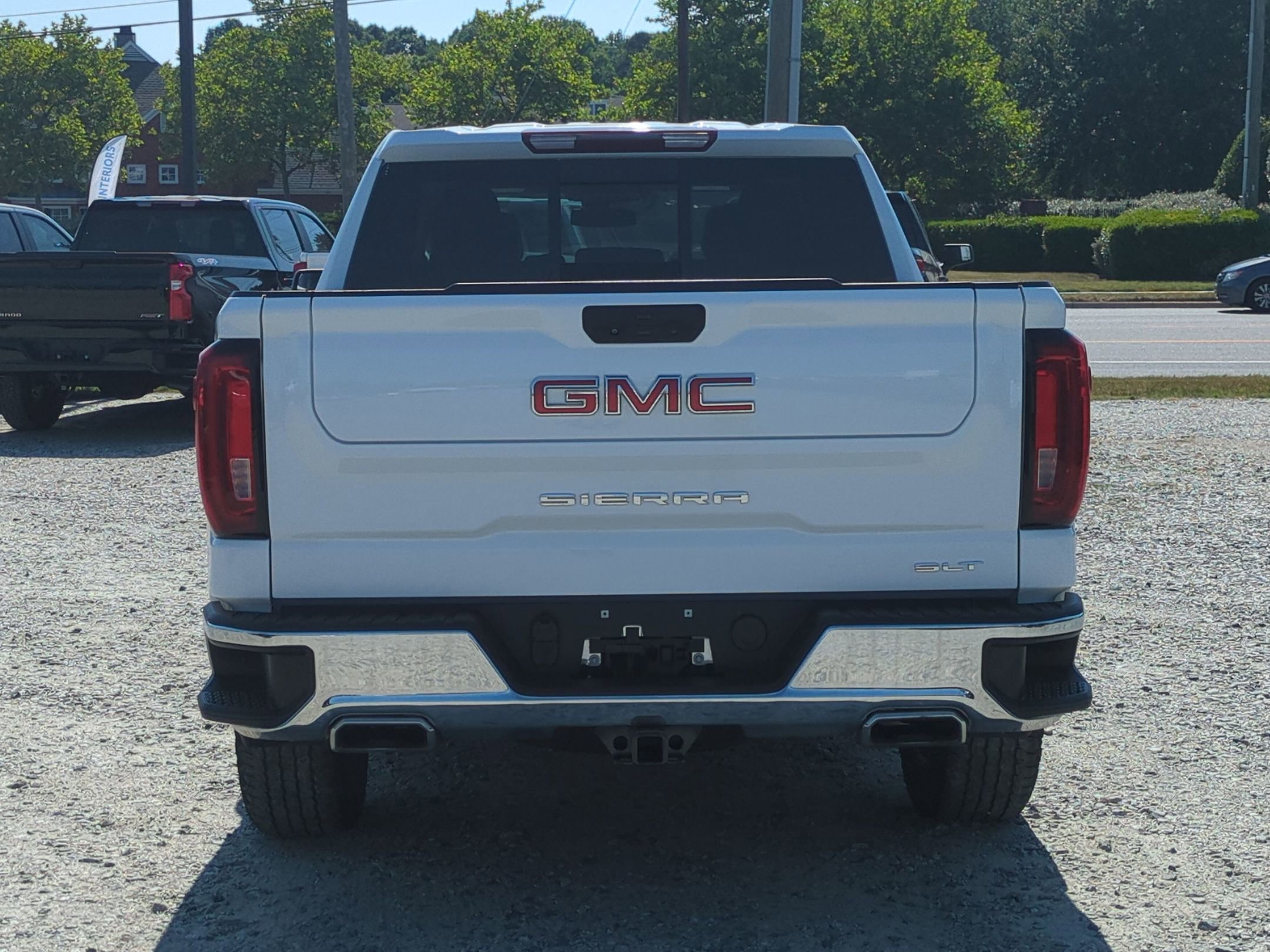 2023 GMC Sierra 1500 SLT - Photo 9