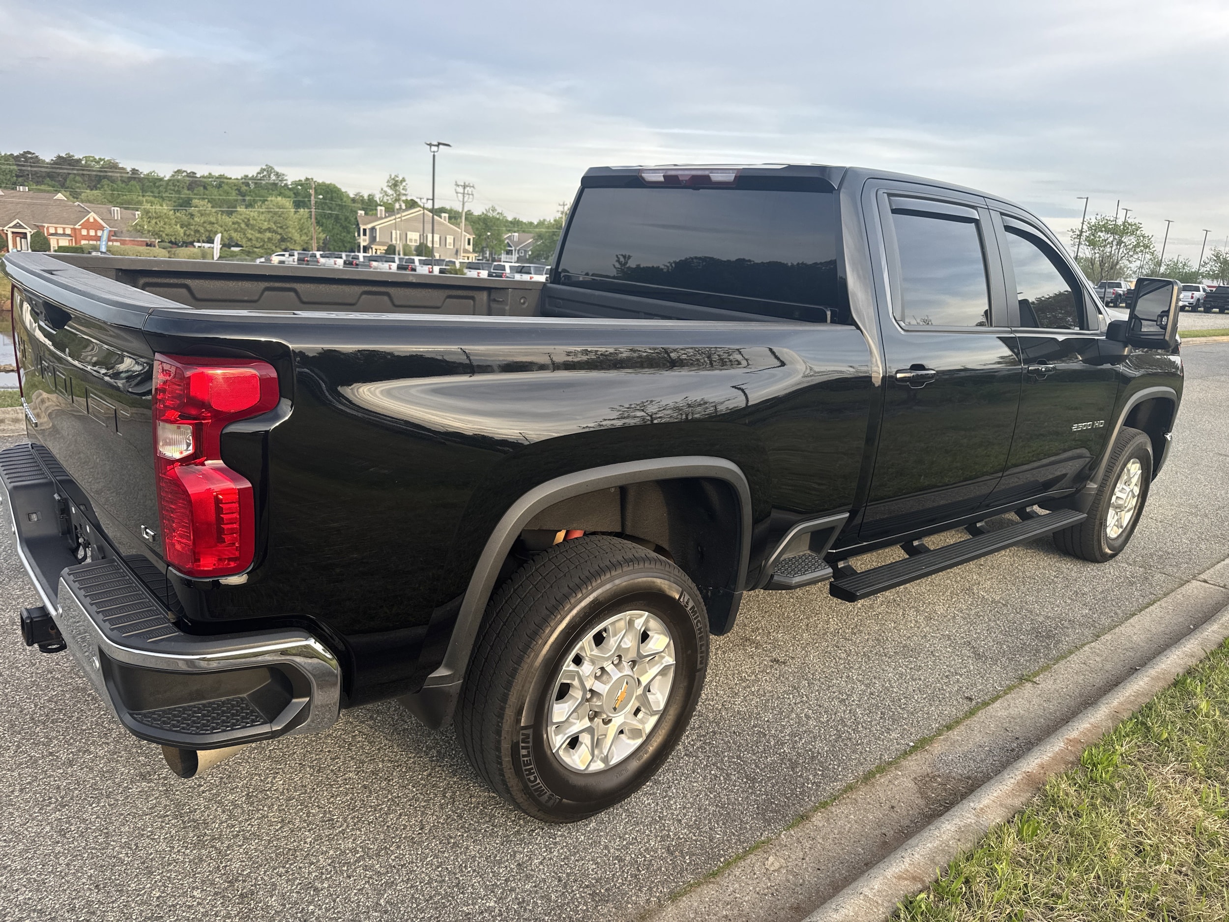 2024 Chevrolet Silverado 2500HD LT photo 2