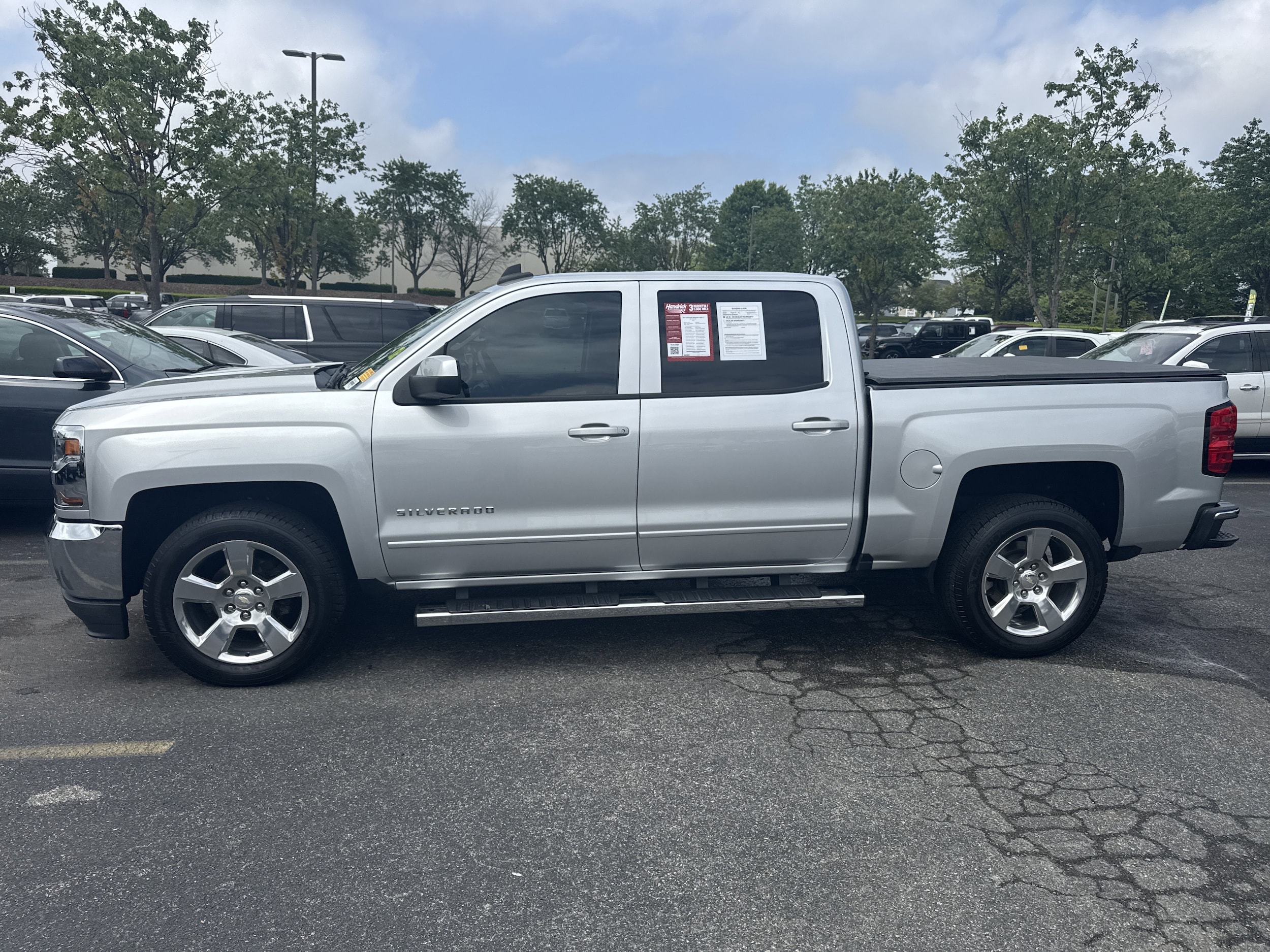 2017 Chevrolet Silverado 1500 LT photo 6