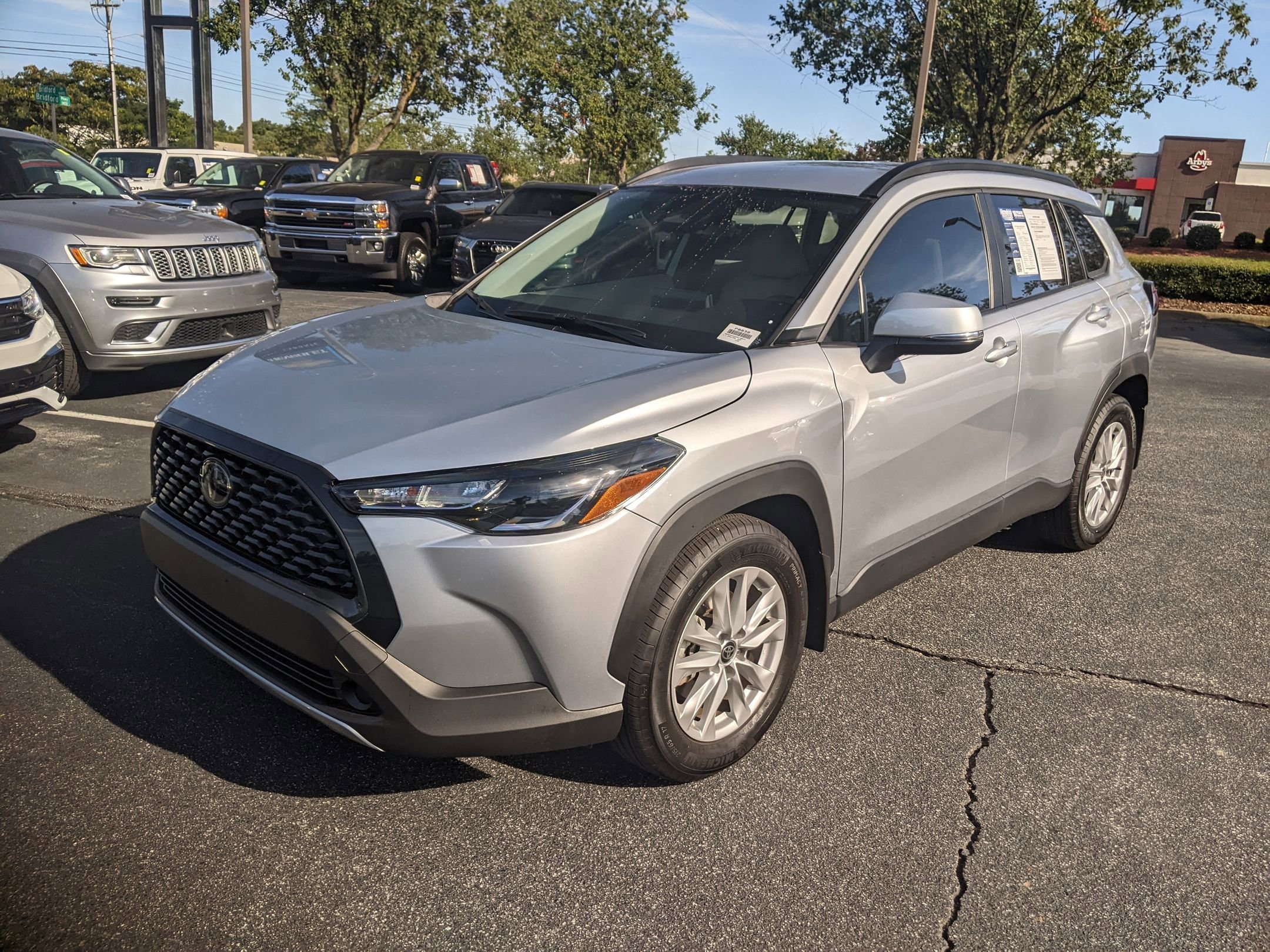 2024 Toyota Corolla Cross LE photo 3