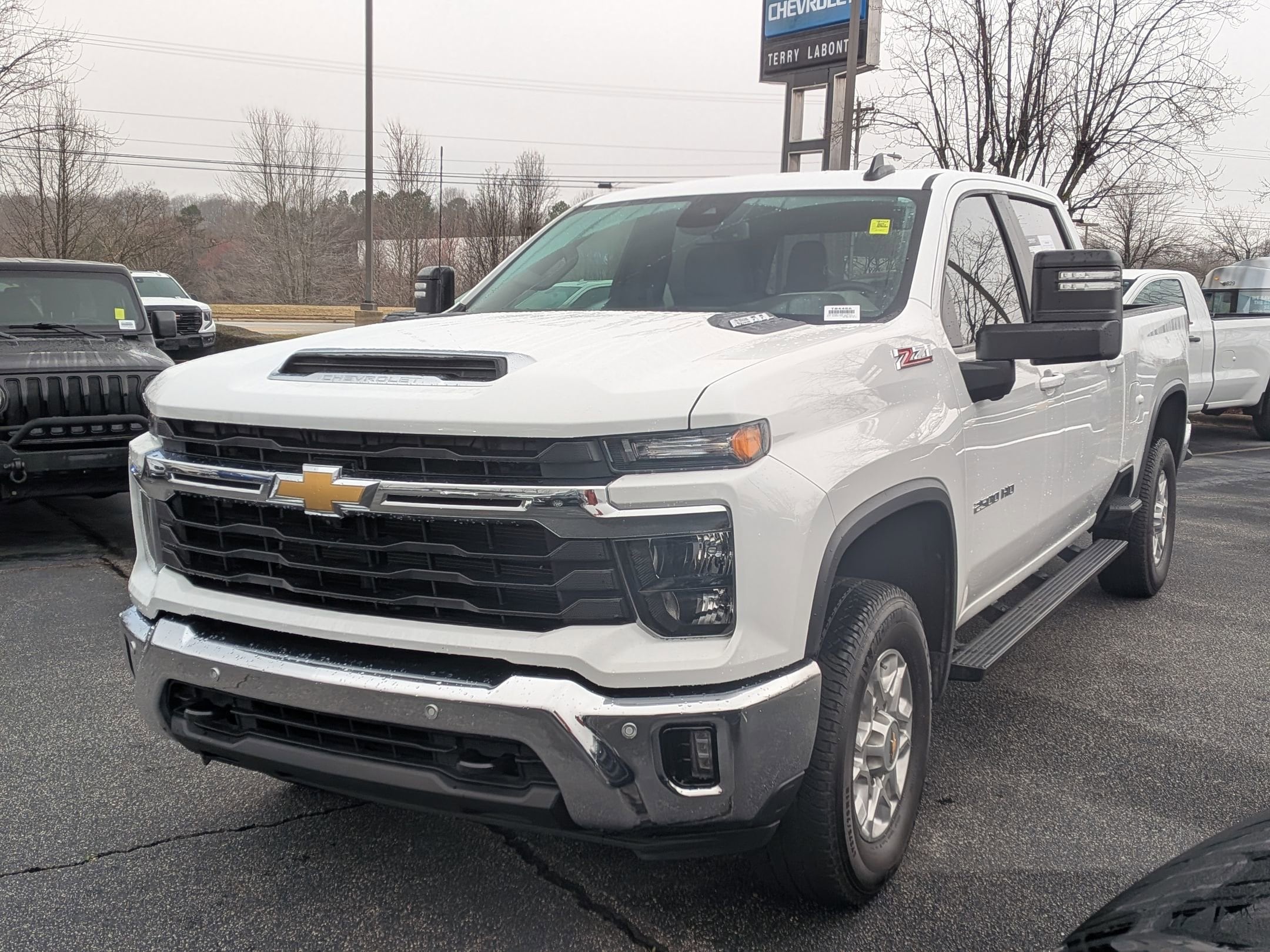 2025 Chevrolet Silverado 2500HD LT photo 4