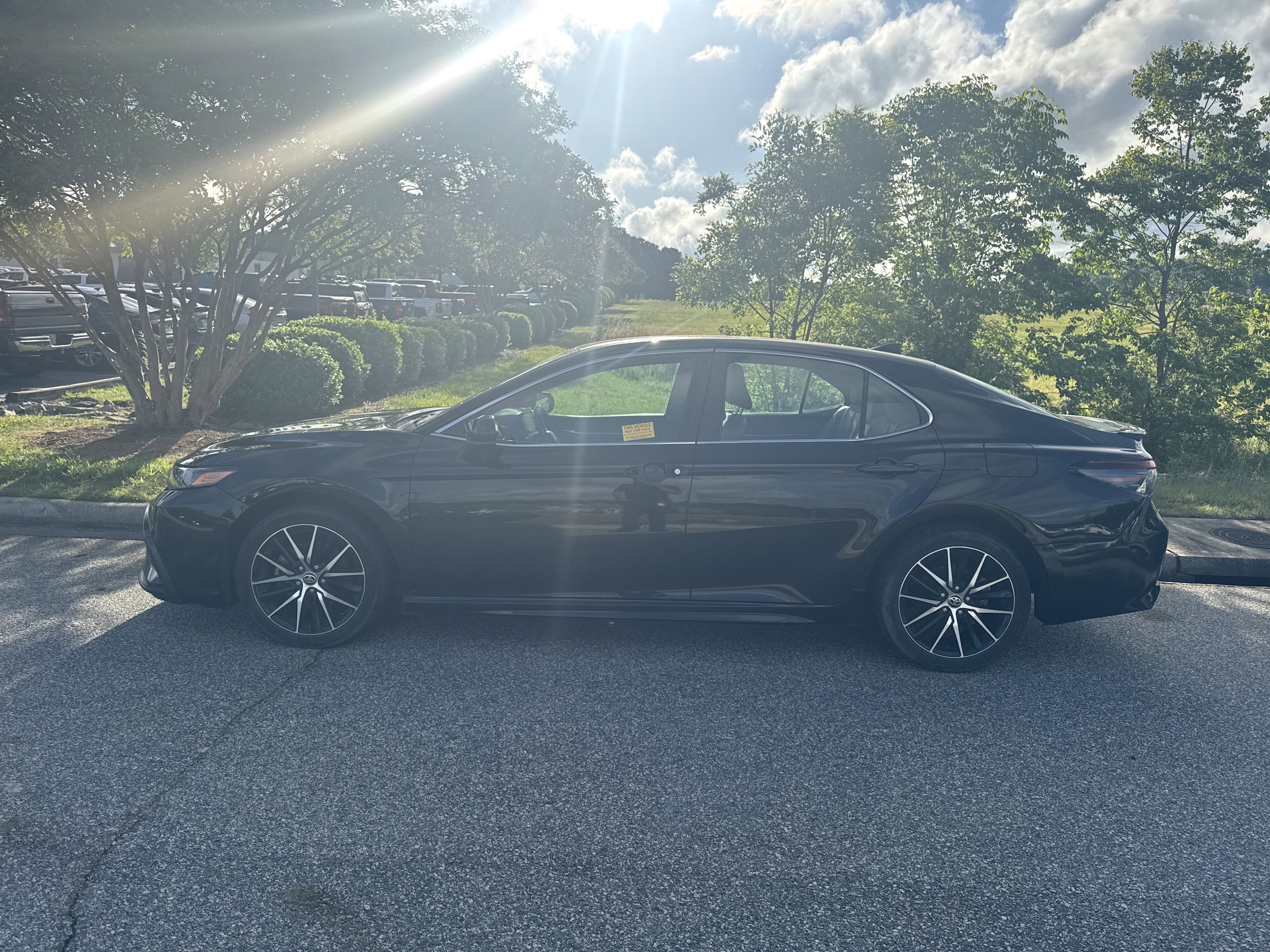 2021 Toyota Camry SE photo 6