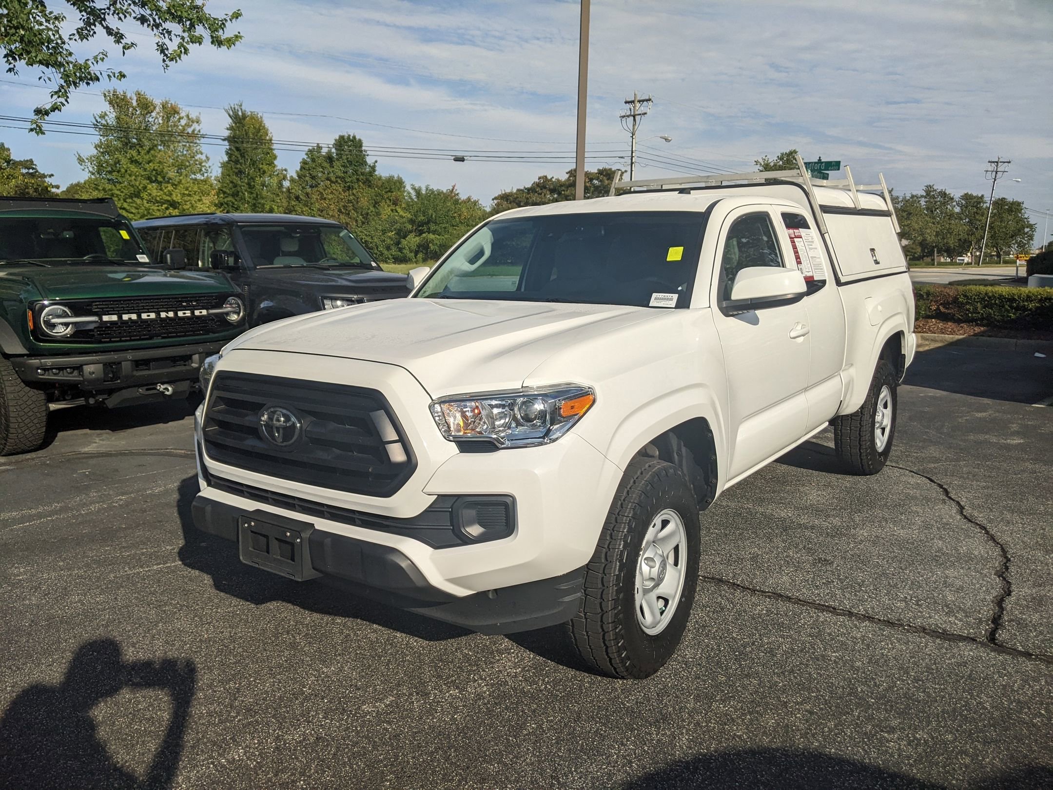 2022 Toyota Tacoma SR photo 3