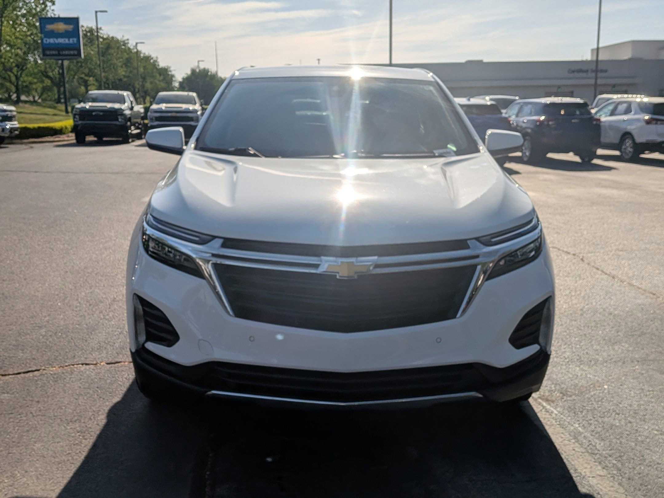 2024 Chevrolet Equinox LT photo 2