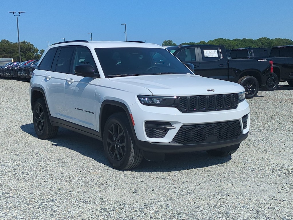 Used 2025 Jeep Grand Cherokee Altitude SUV