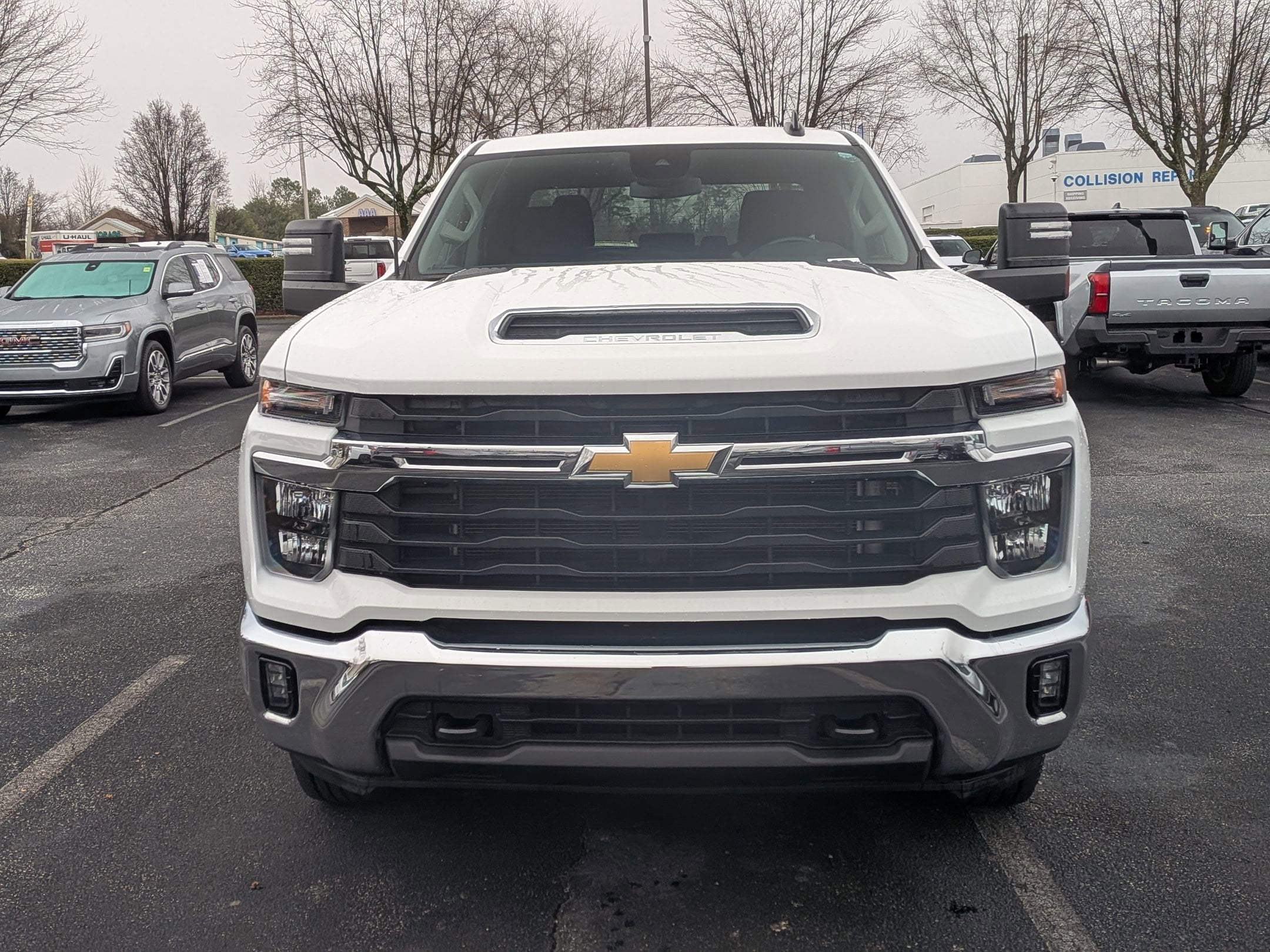 2025 Chevrolet Silverado 2500HD LT photo 2