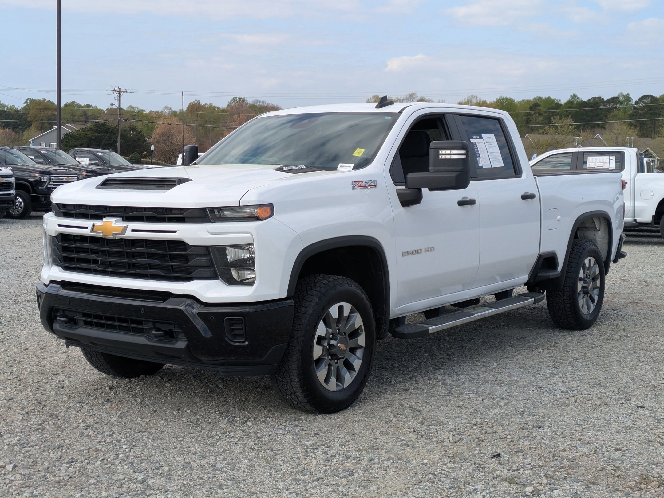 2025 Chevrolet Silverado 2500HD Custom photo 4
