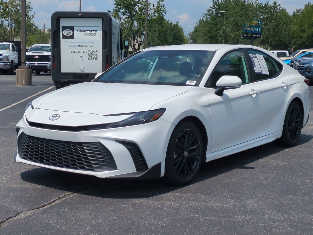 Used 2025 Toyota Camry SE Sedan