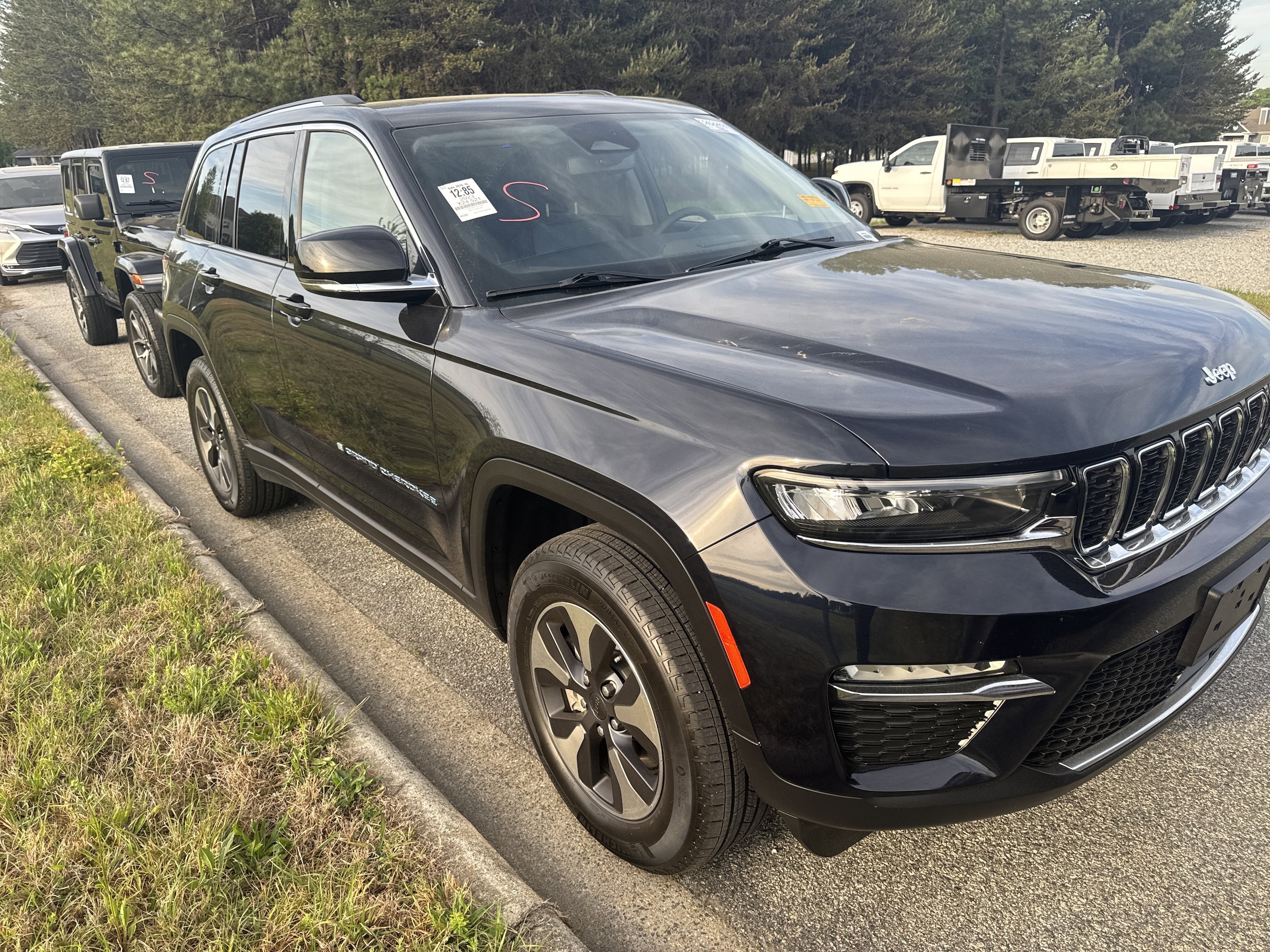 2023 Jeep Grand Cherokee 4xe photo 2