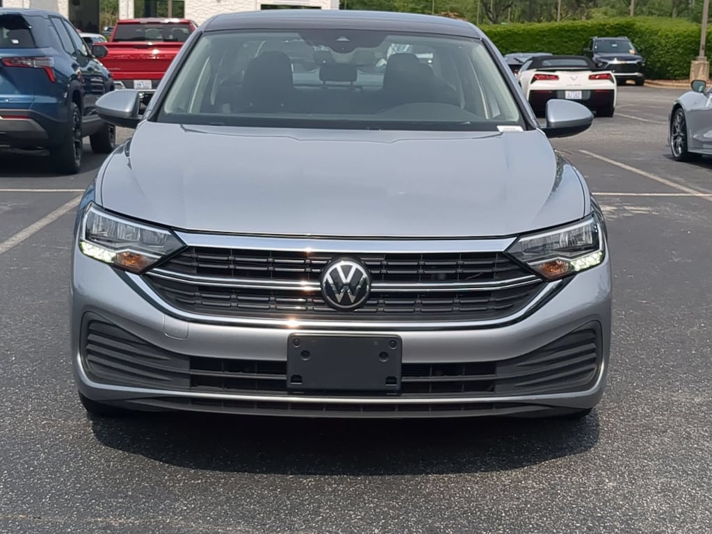 Used 2023 Volkswagen Jetta SE Sedan