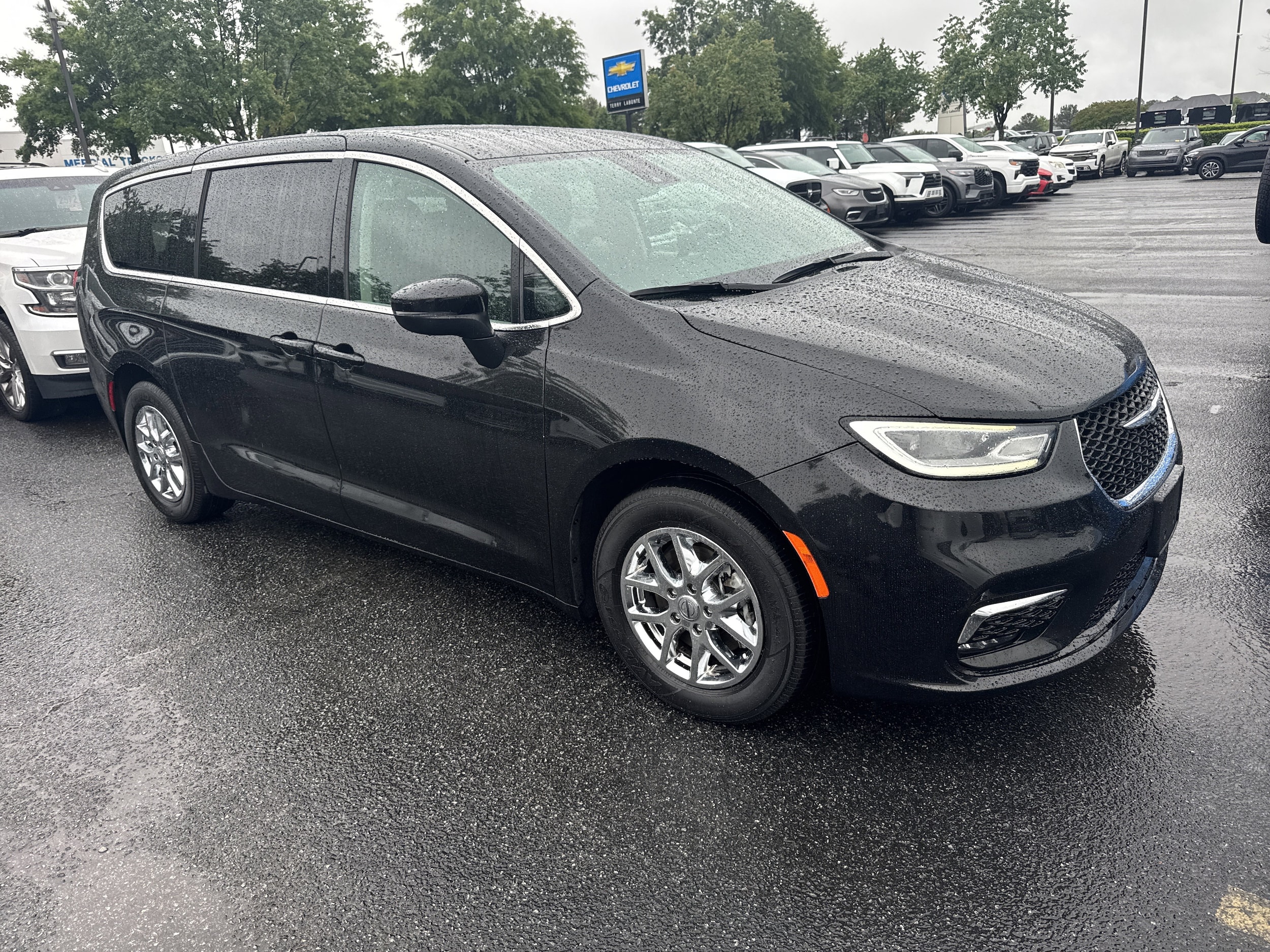 2023 Chrysler Pacifica Touring L photo 6