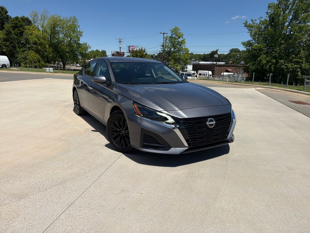 Used 2025 Nissan Altima SV Sedan
