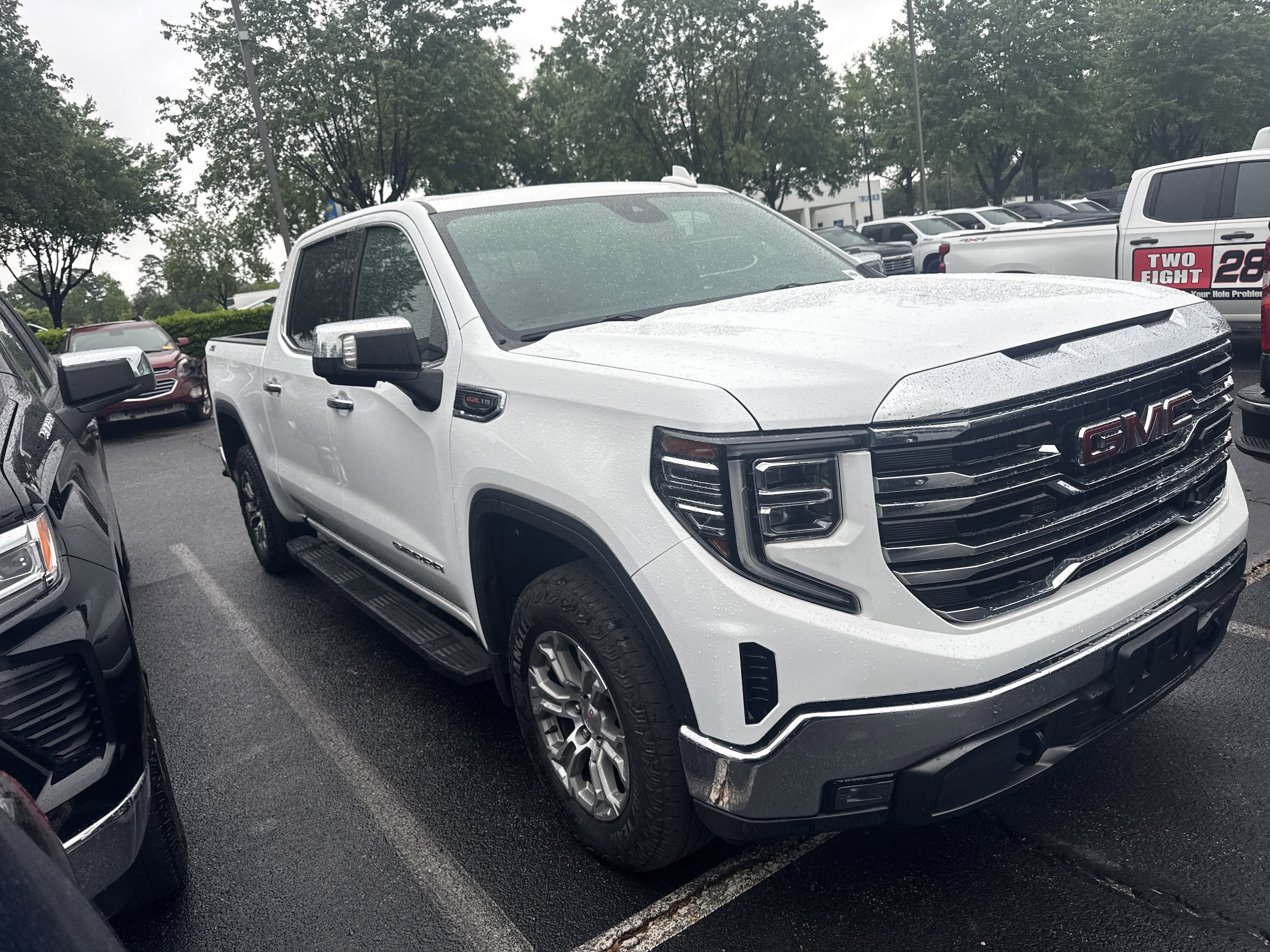 2023 GMC Sierra 1500 SLT photo 2