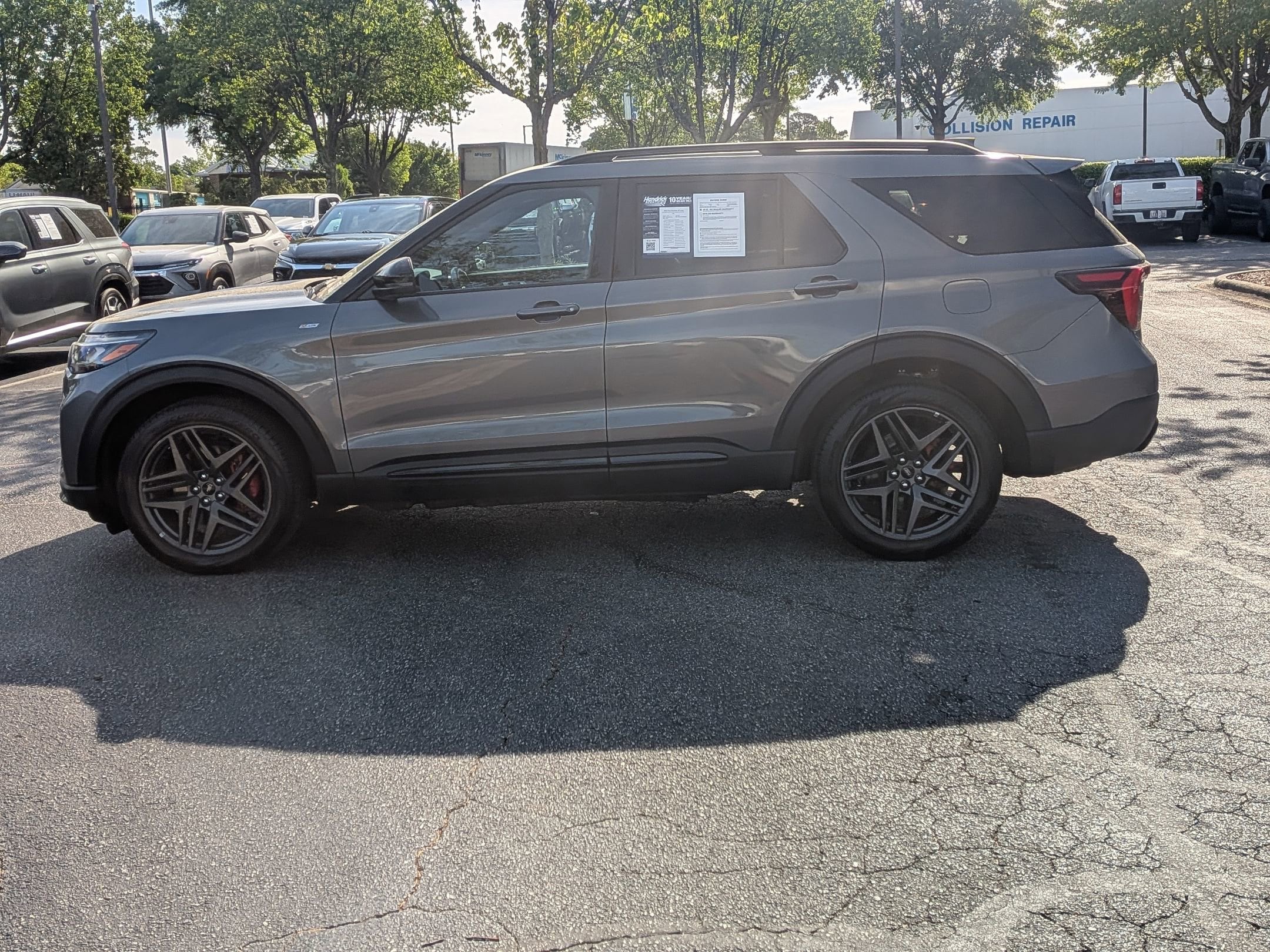 2025 Ford Explorer ST-Line photo 4