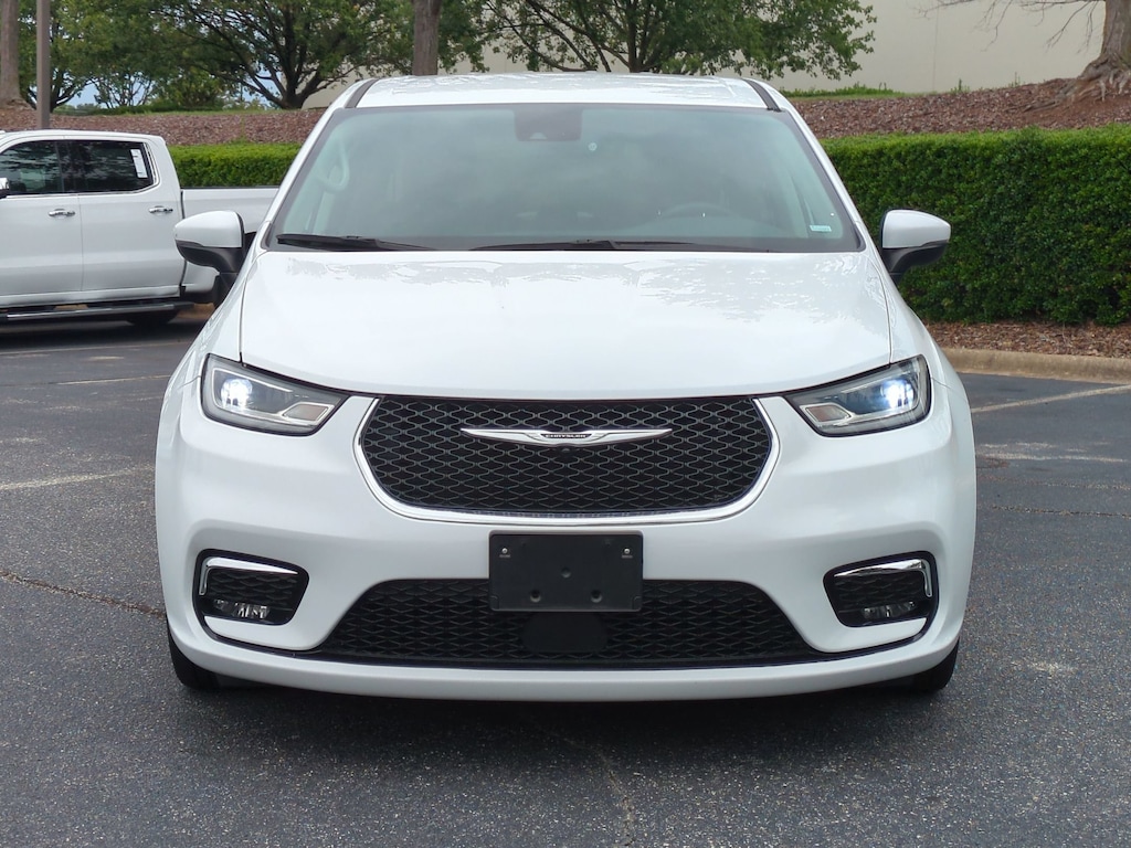 Used 2023 Chrysler Pacifica Hybrid Touring L Minivan