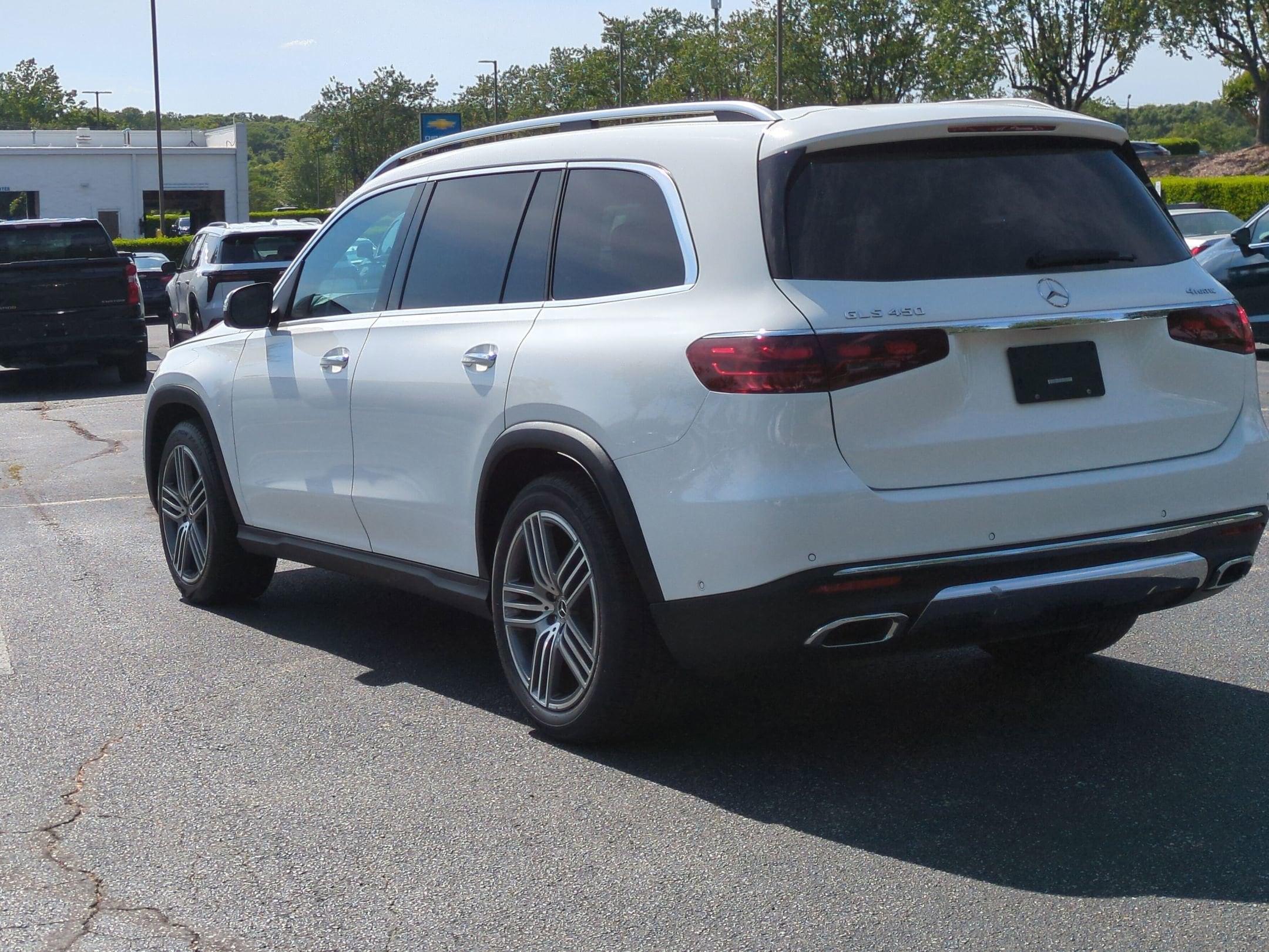 2025 Mercedes-Benz GLS 450 photo 3