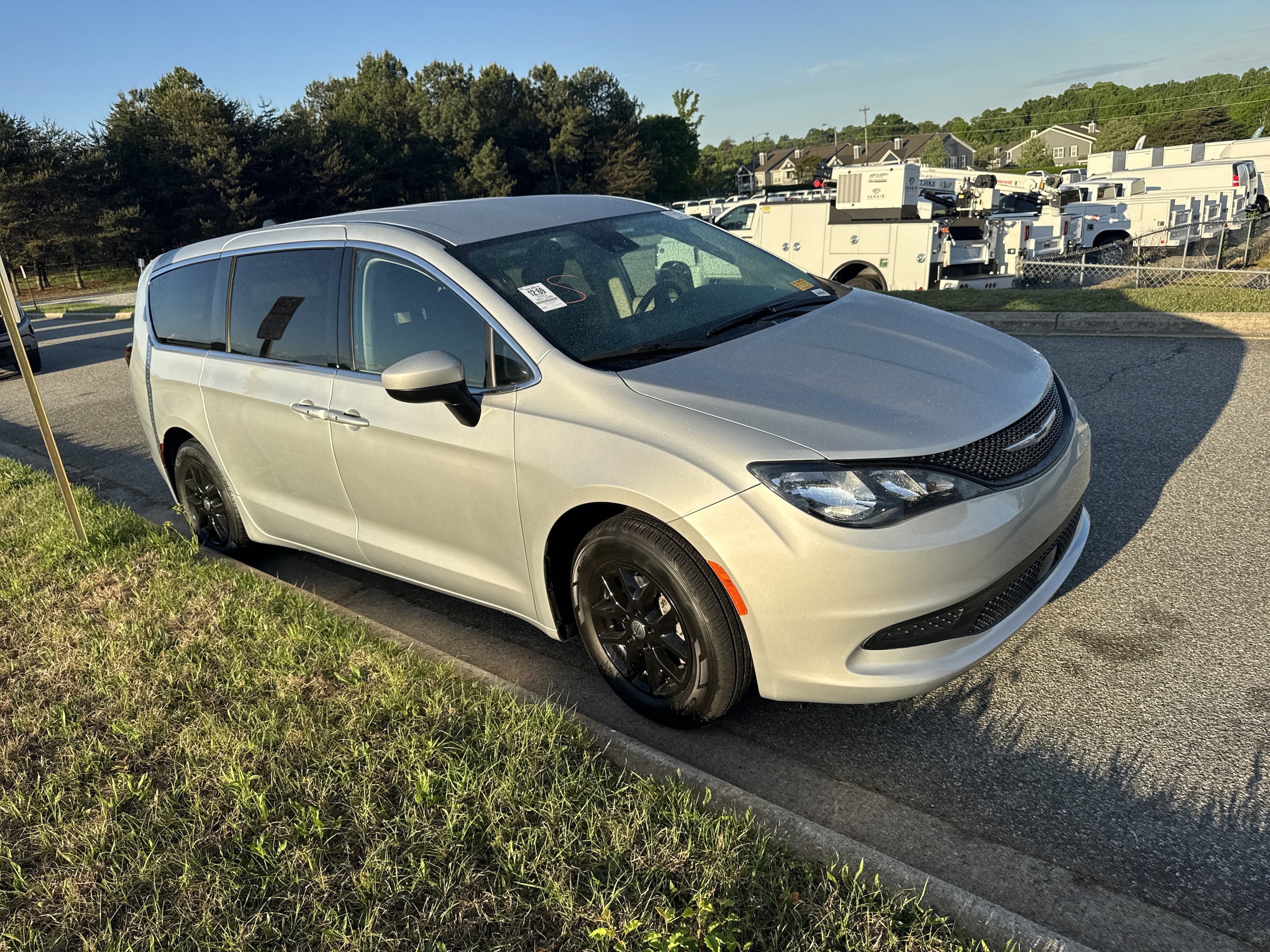 2023 Chrysler Voyager LX photo 2