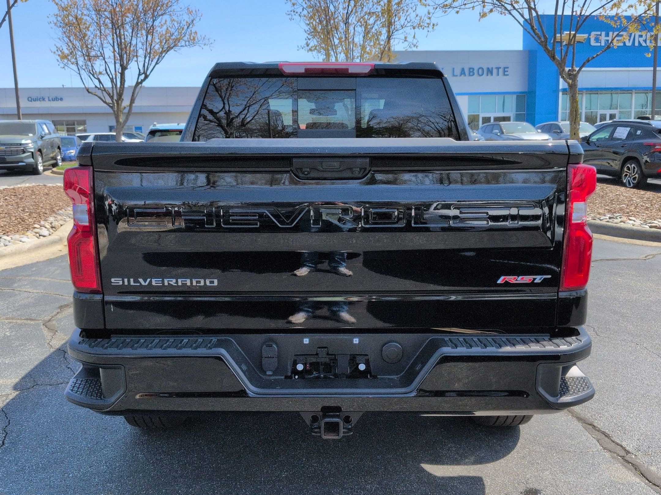2025 Chevrolet Silverado 1500 RST photo 3