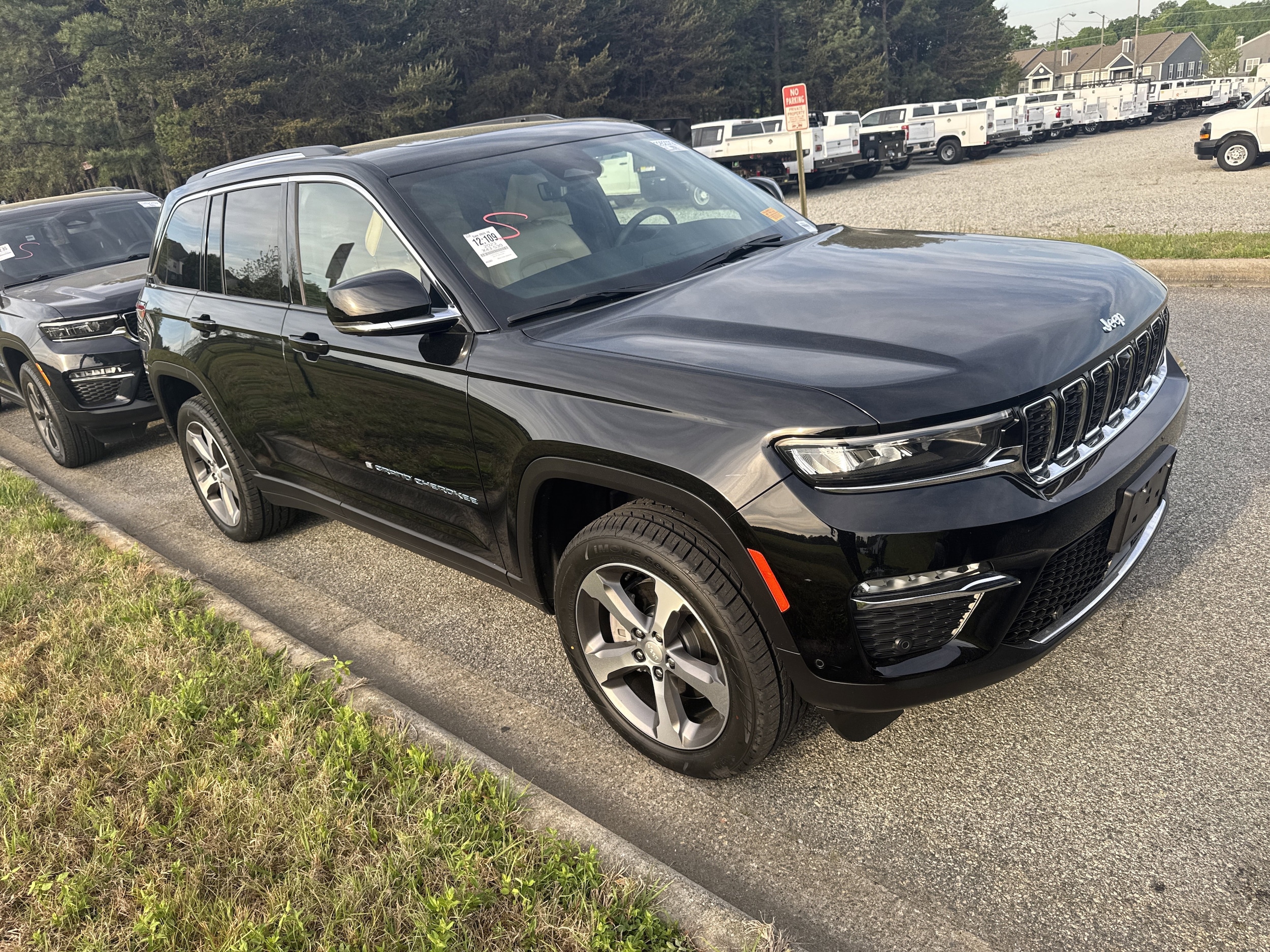 2023 Jeep Grand Cherokee 4xe photo 2