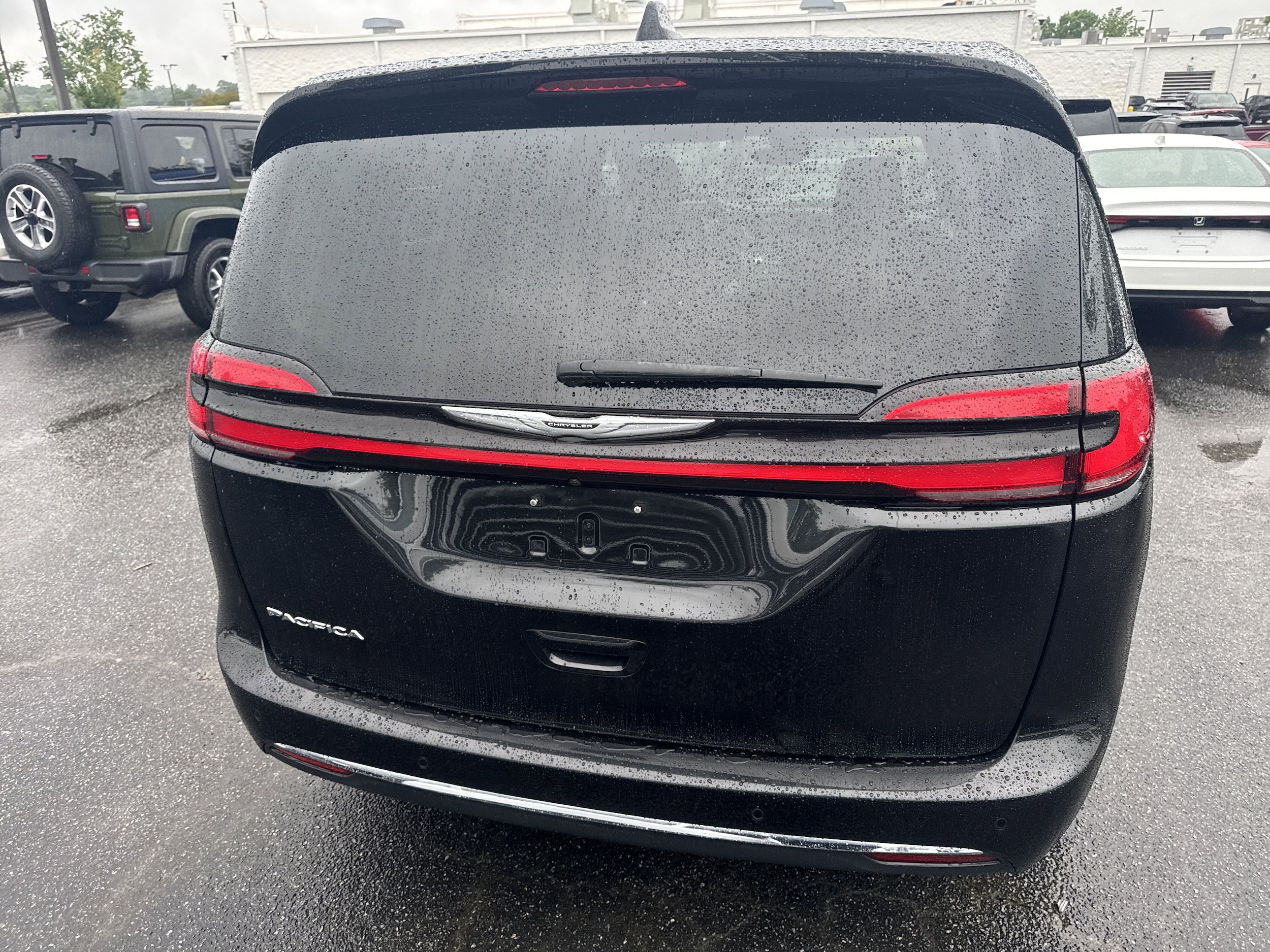 2023 Chrysler Pacifica Touring L photo 2