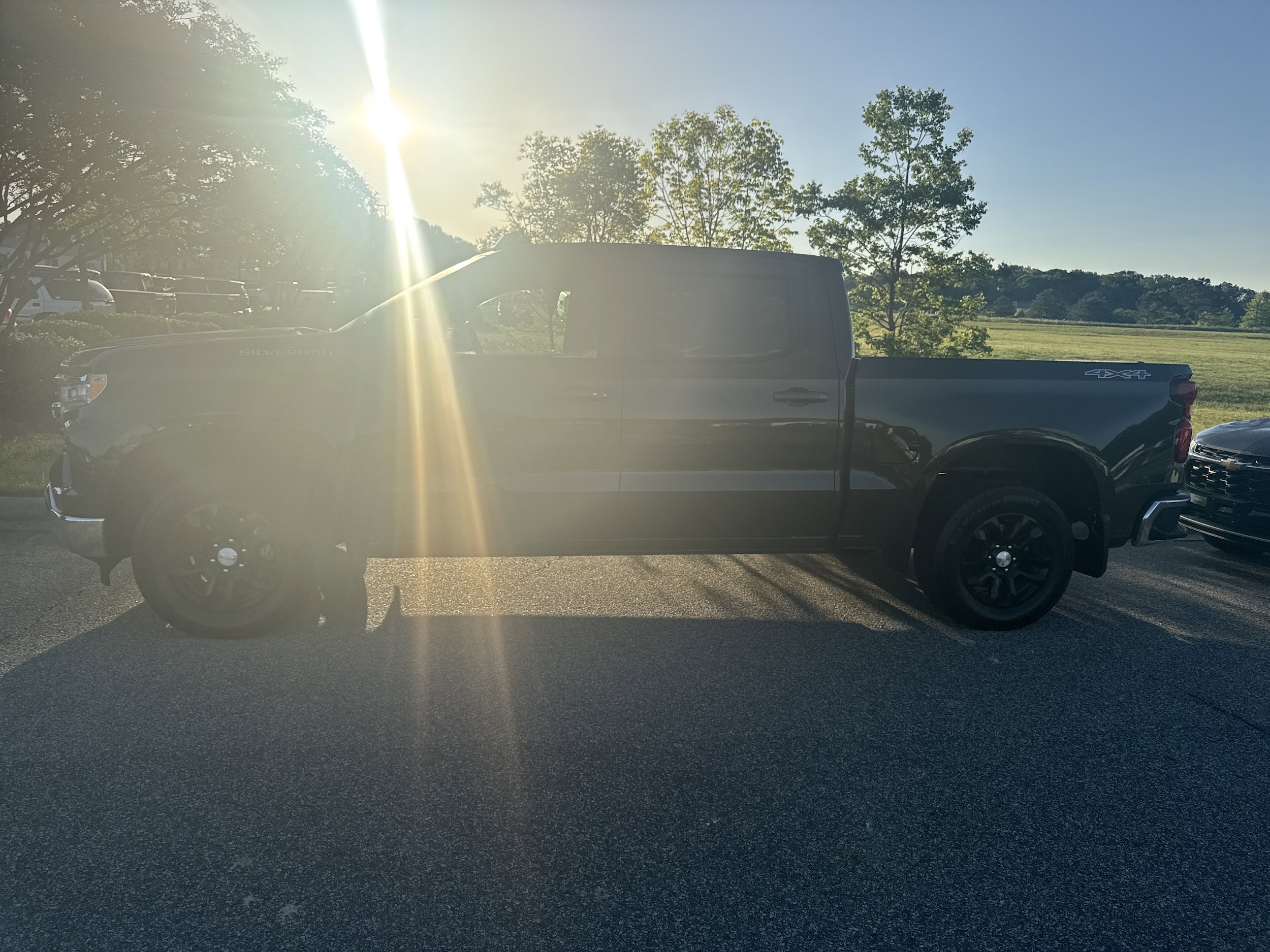 2023 Chevrolet Silverado 1500 LT photo 2