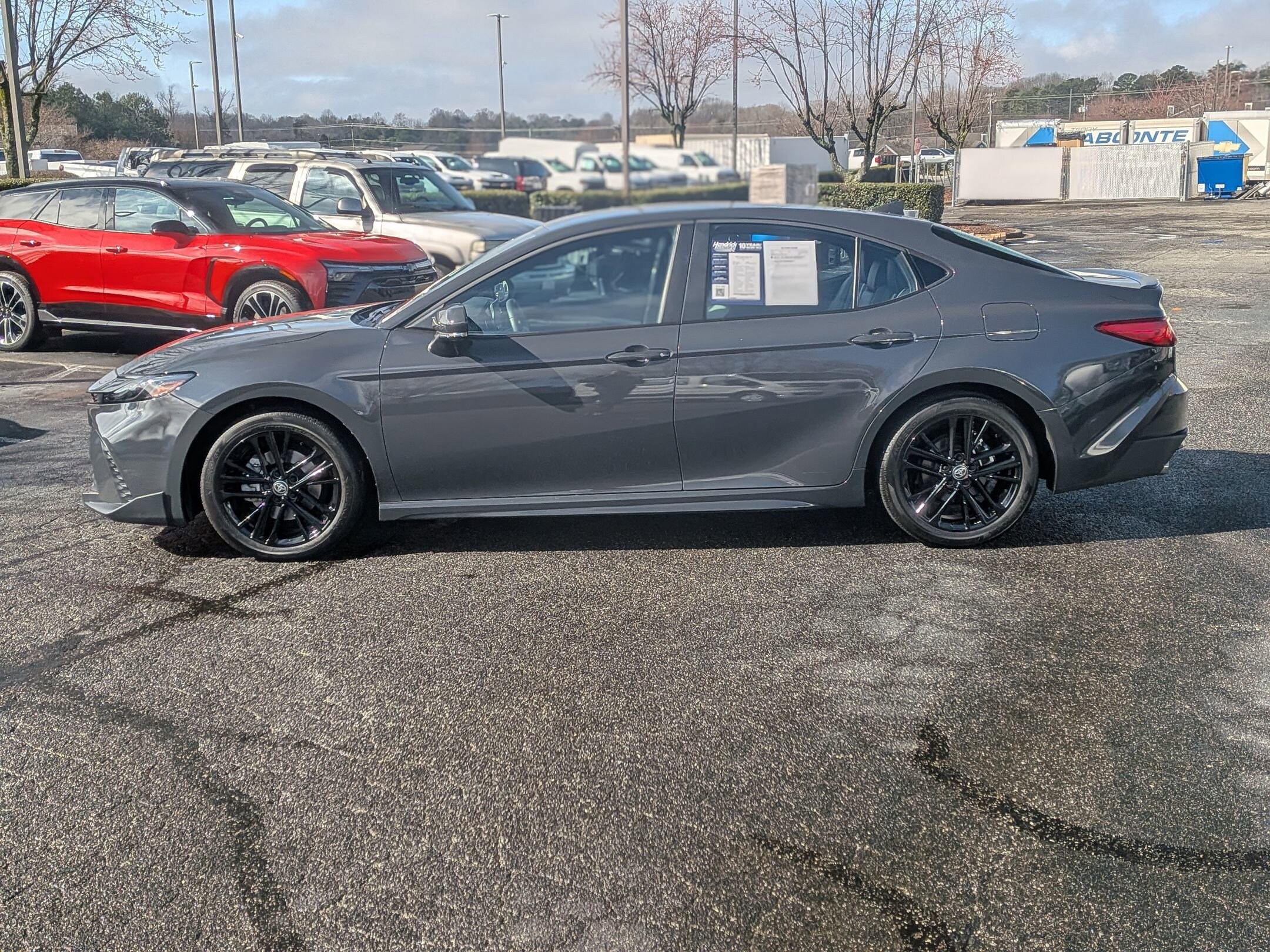 2025 Toyota Camry SE photo 5