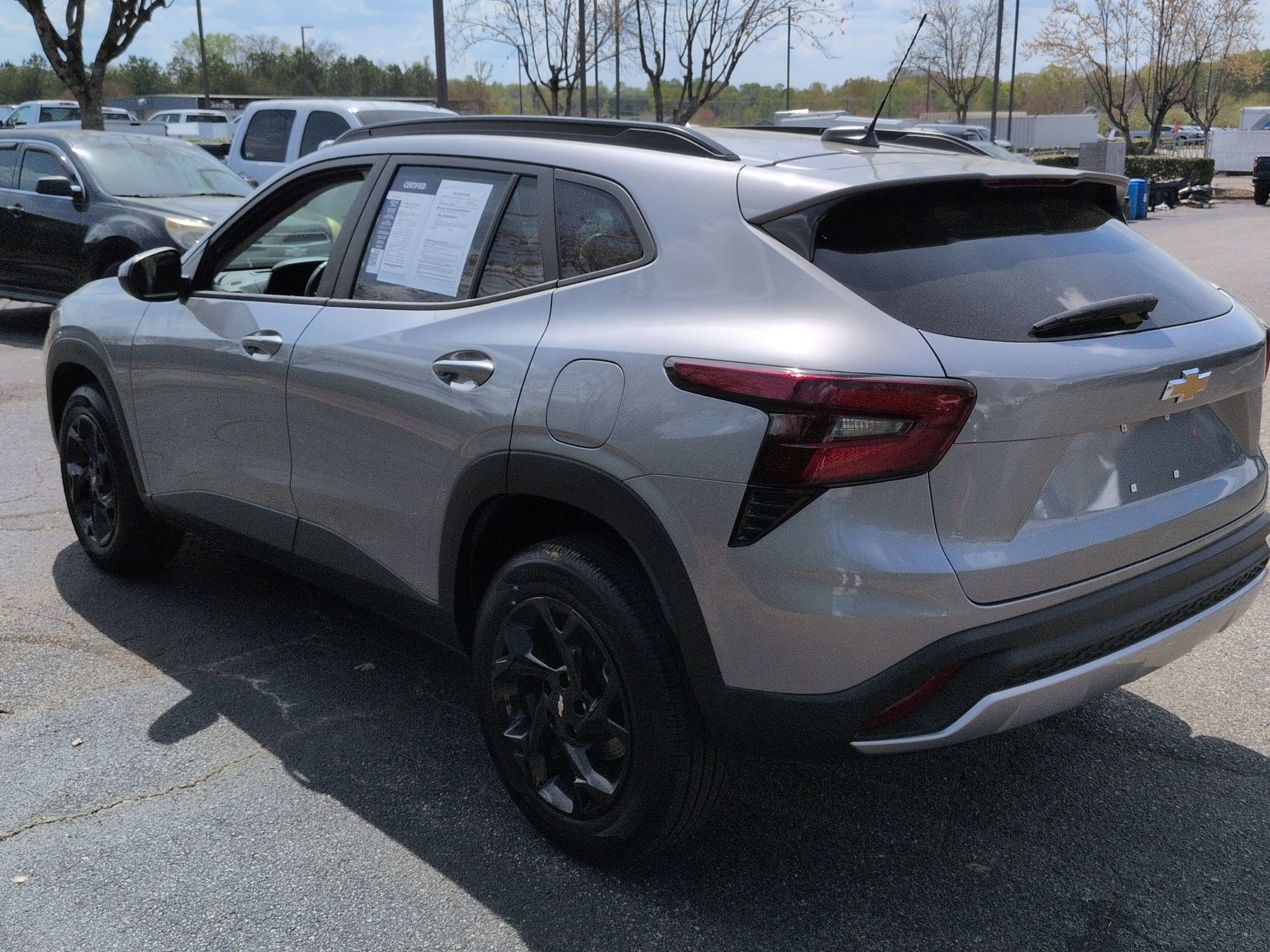 2025 Chevrolet Trax LT photo 3