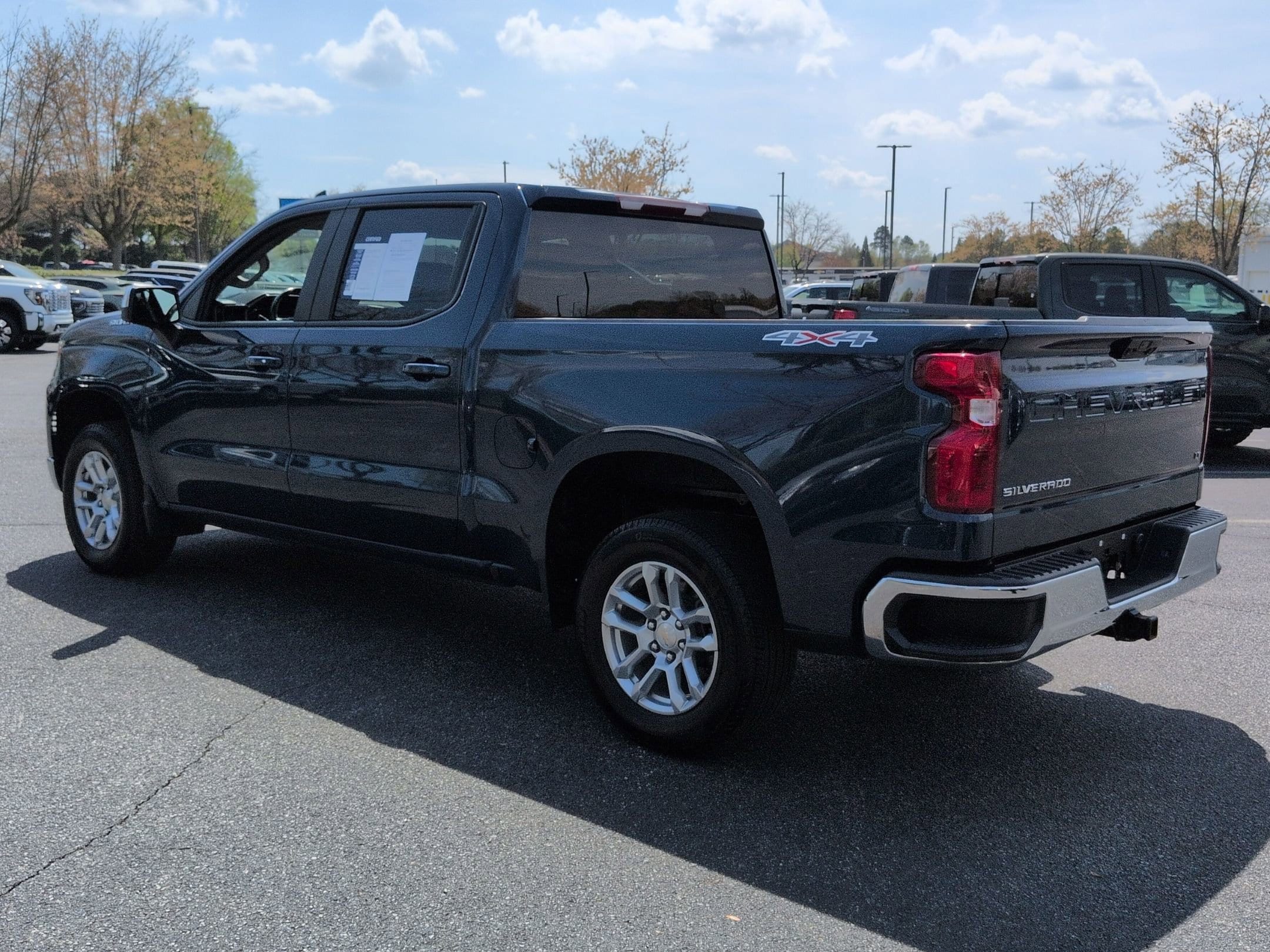 2022 Chevrolet Silverado 1500 LT photo 5
