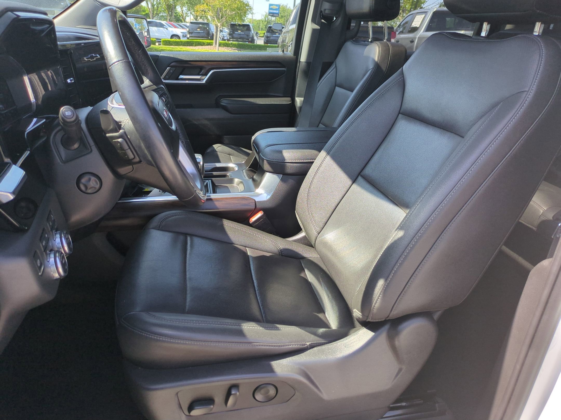 2023 GMC Sierra 1500 SLT - Photo 16