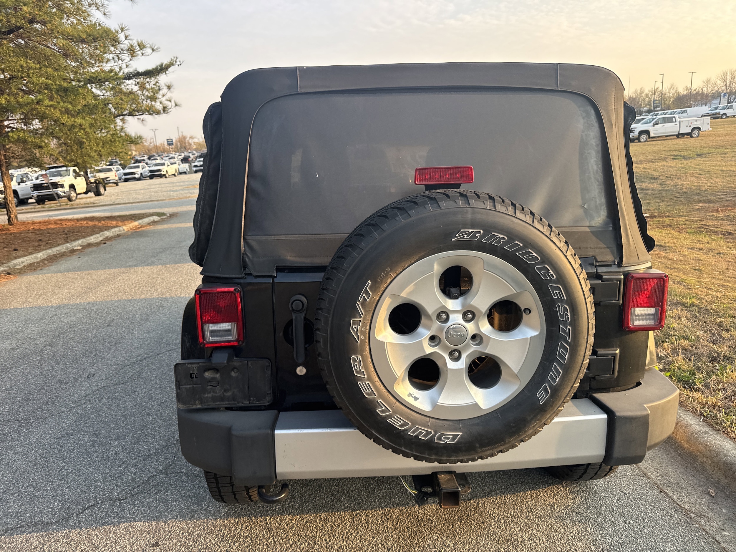 2014 Jeep Wrangler Unlimited Sahara photo 6