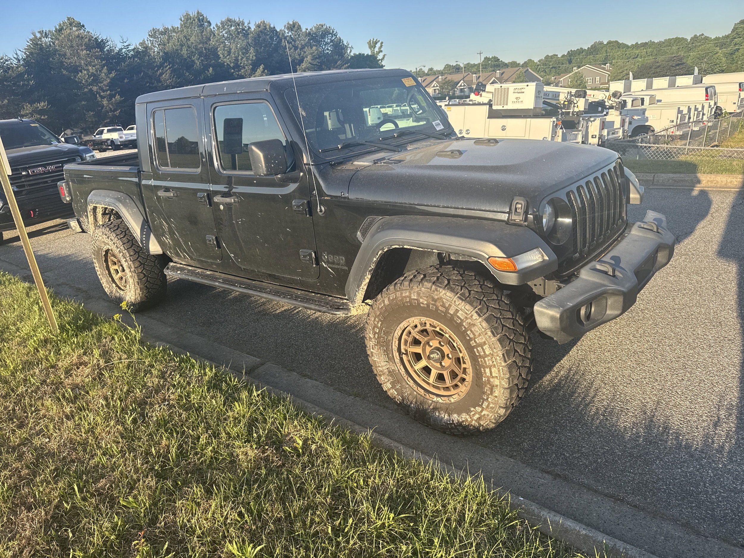 2020 Jeep Gladiator Sport S photo 2