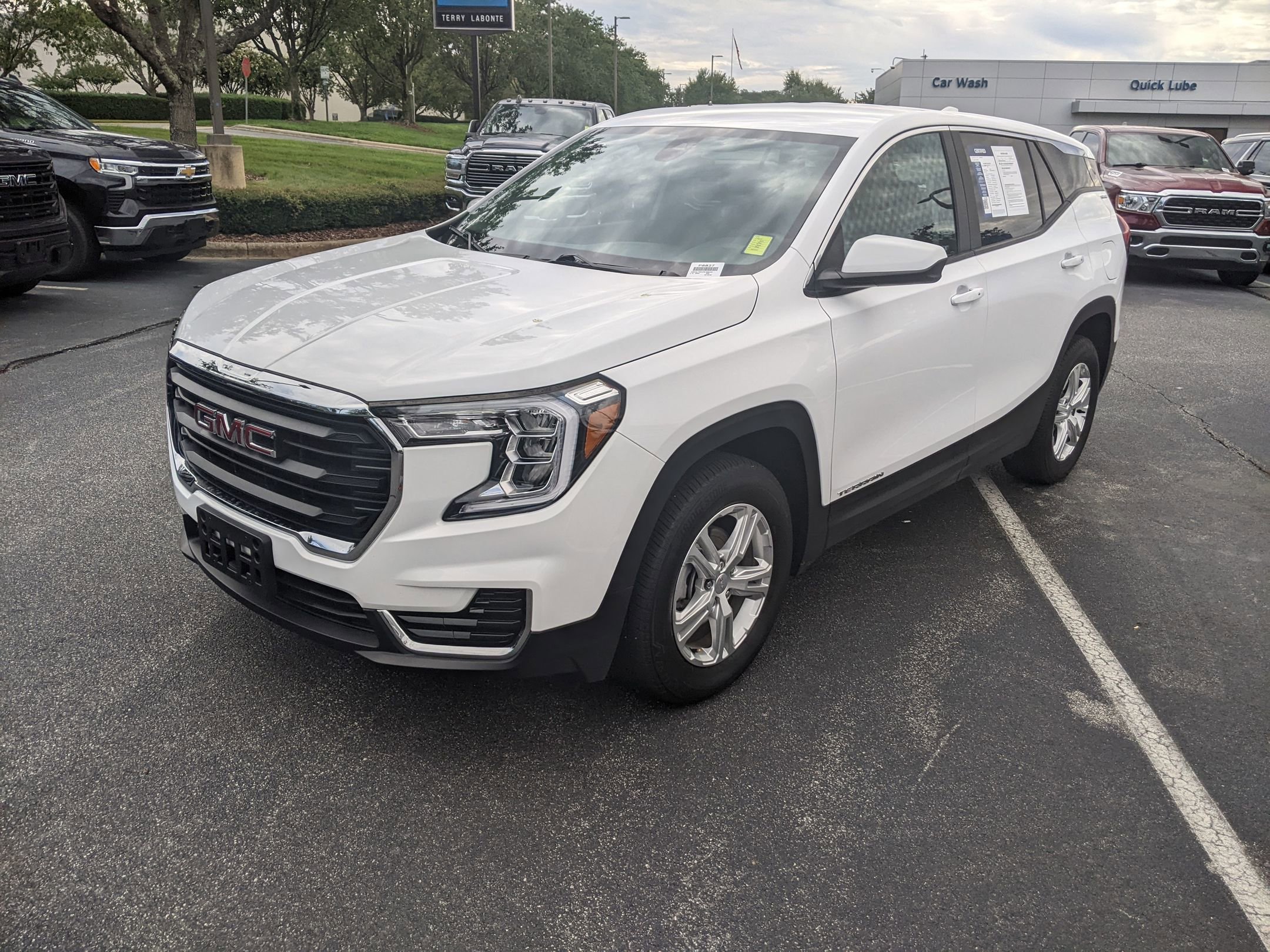 2024 Gmc Terrain SLE photo 2