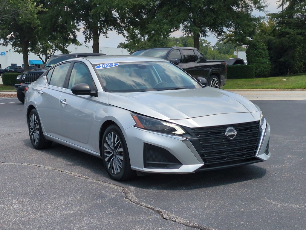 Used 2024 Nissan Altima 2.5 SV Sedan