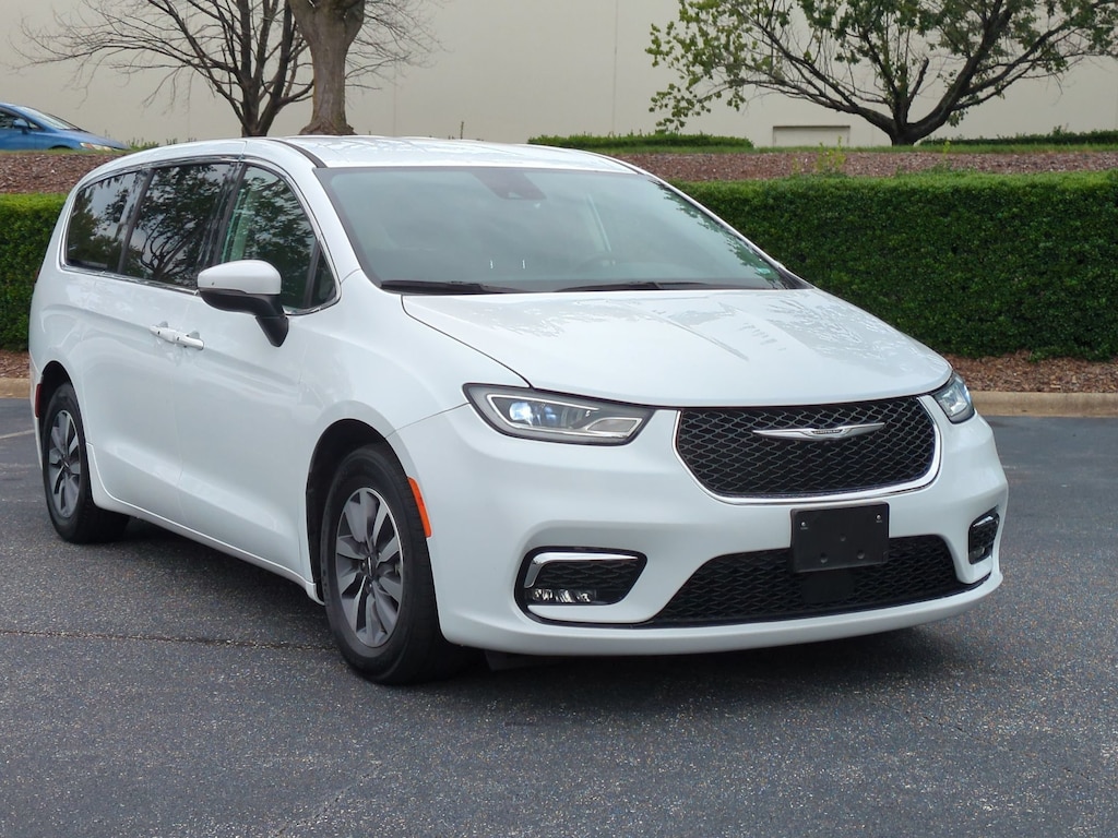 Used 2023 Chrysler Pacifica Hybrid Touring L Minivan