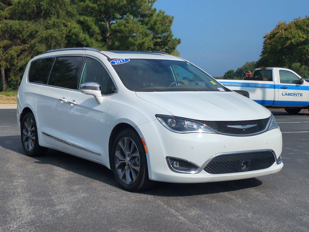 Used 2017 Chrysler Pacifica Limited Minivan