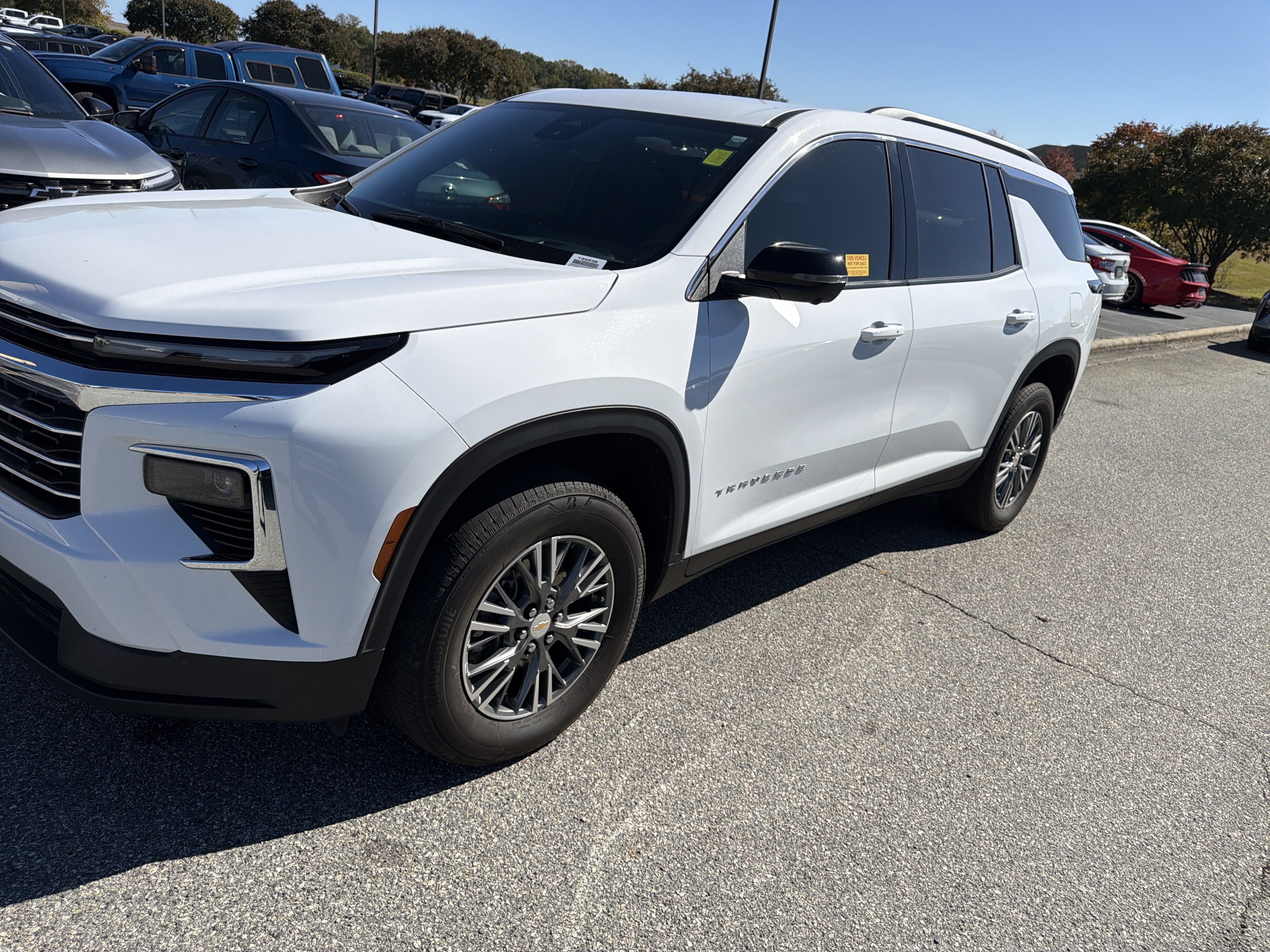 Used 2024 Chevrolet Traverse FWD LT SUV