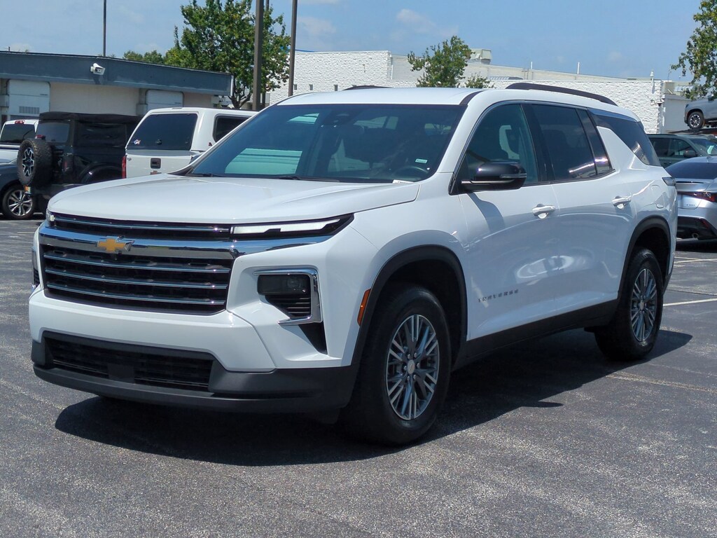 Used 2025 Chevrolet Traverse AWD LT SUV