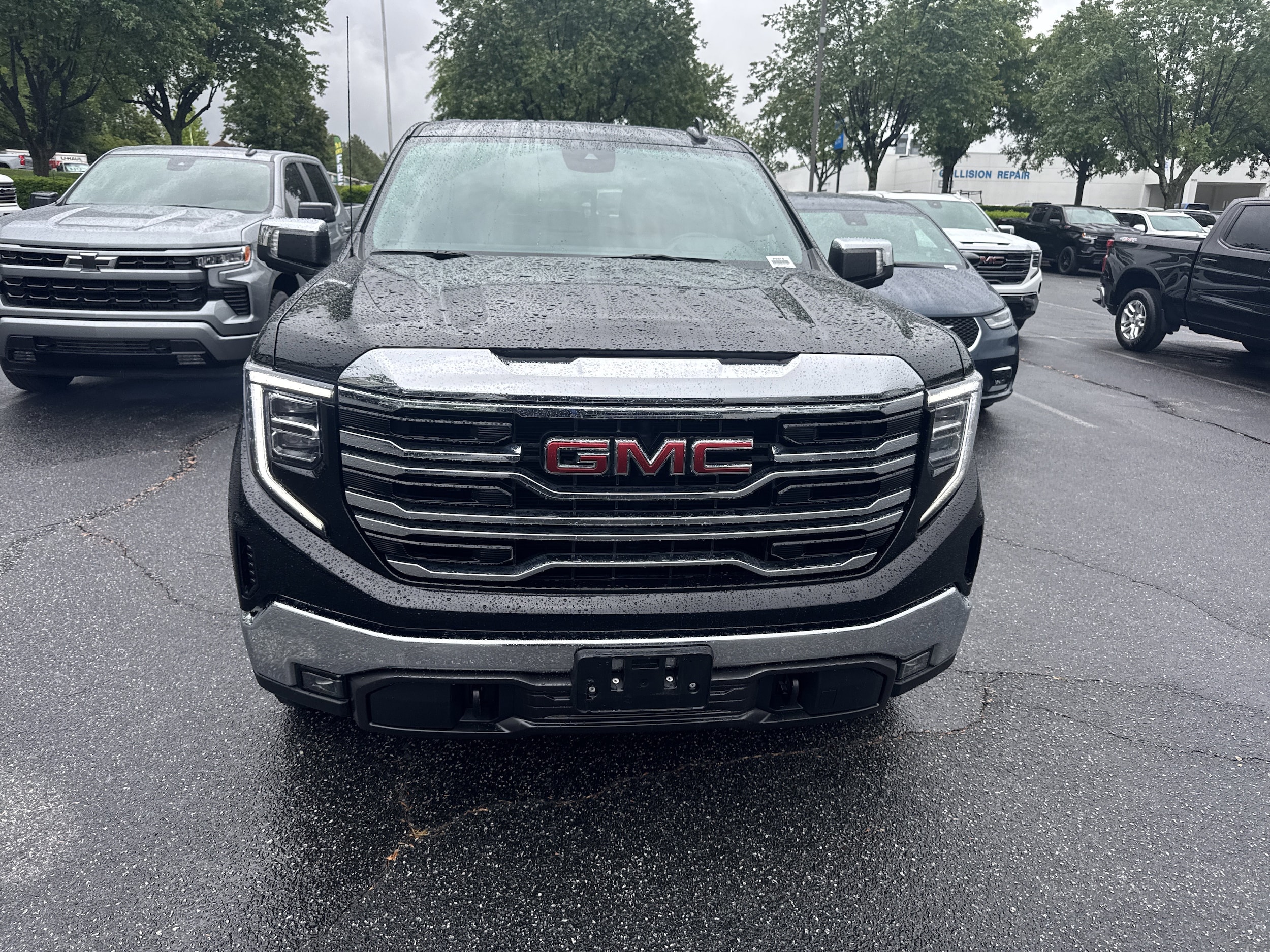 2023 GMC Sierra 1500 SLT photo 3