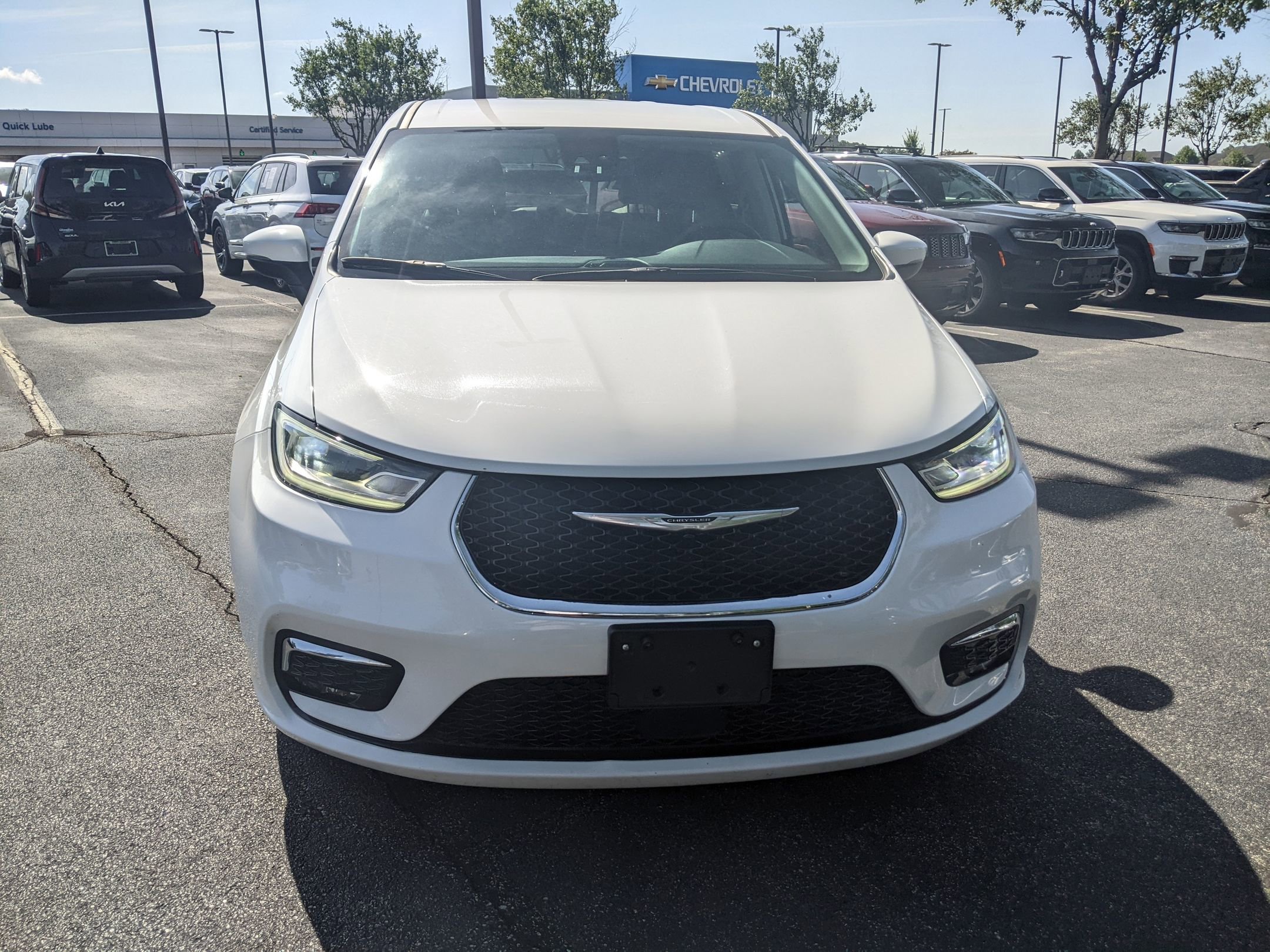 2023 Chrysler Pacifica Hybrid Touring L photo 2