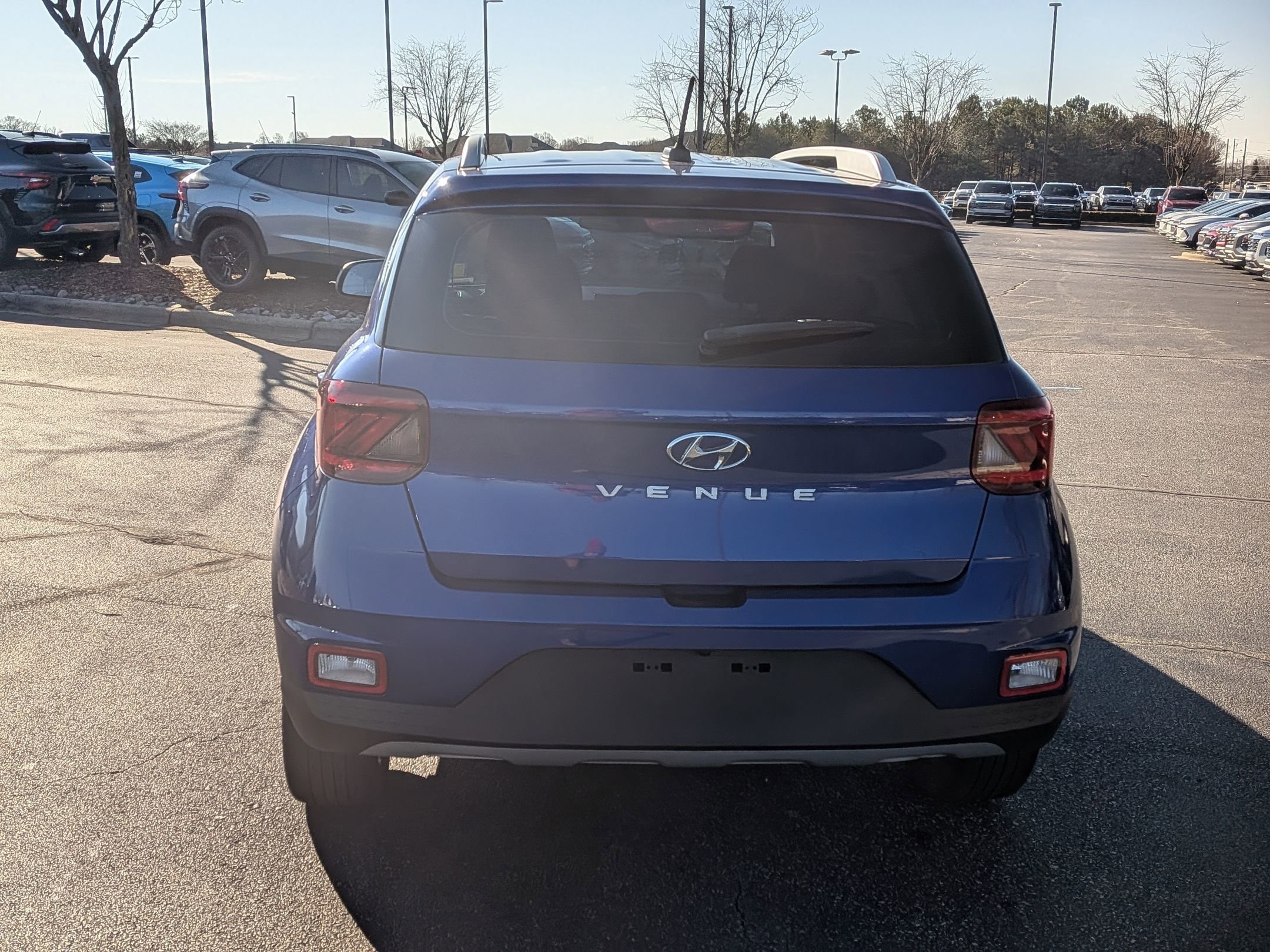 2024 Hyundai Venue SEL photo 3