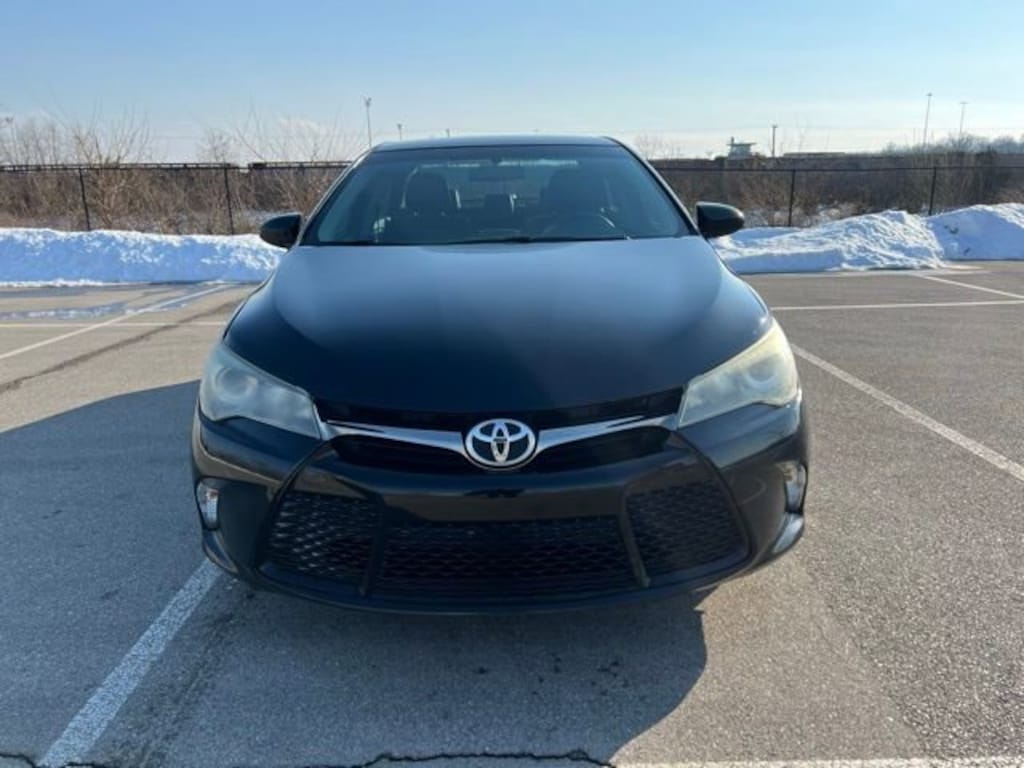 Used 2016 Toyota Camry SE Sedan