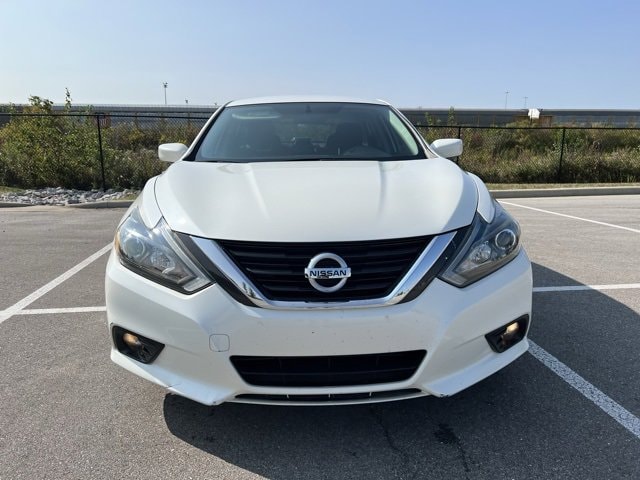 Used 2017 Nissan Altima Base with VIN 1N4AL3AP2HC125137 for sale in Avon, IN