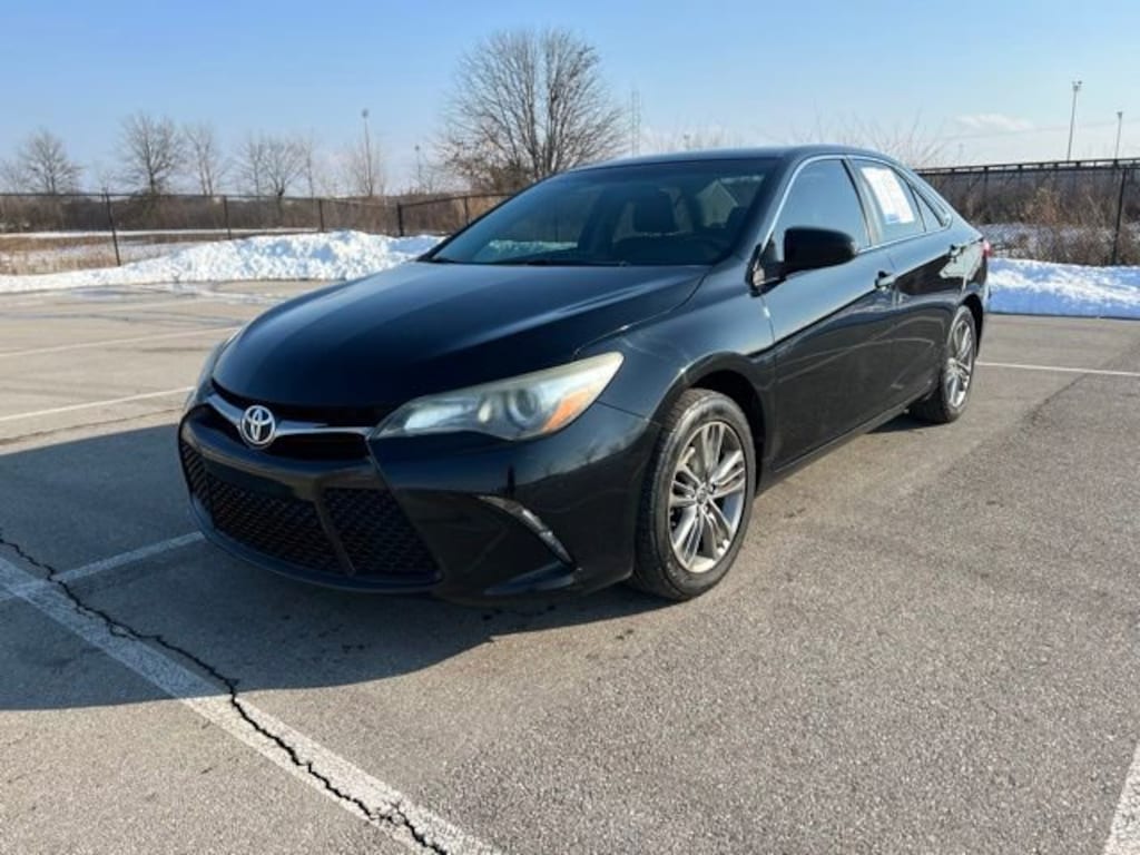 Used 2016 Toyota Camry SE Sedan