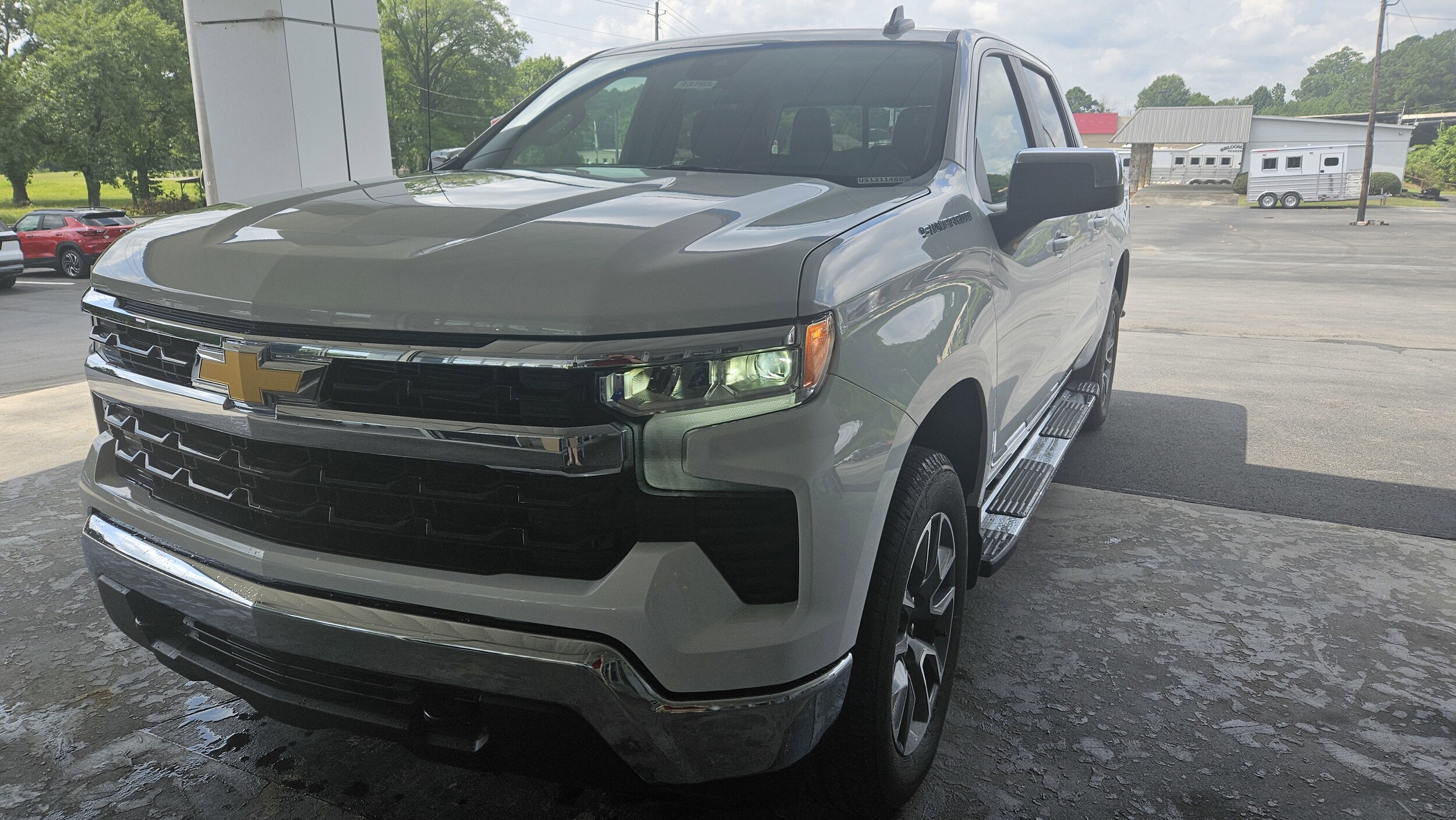 2025 Chevrolet Silverado 1500 LT photo 2