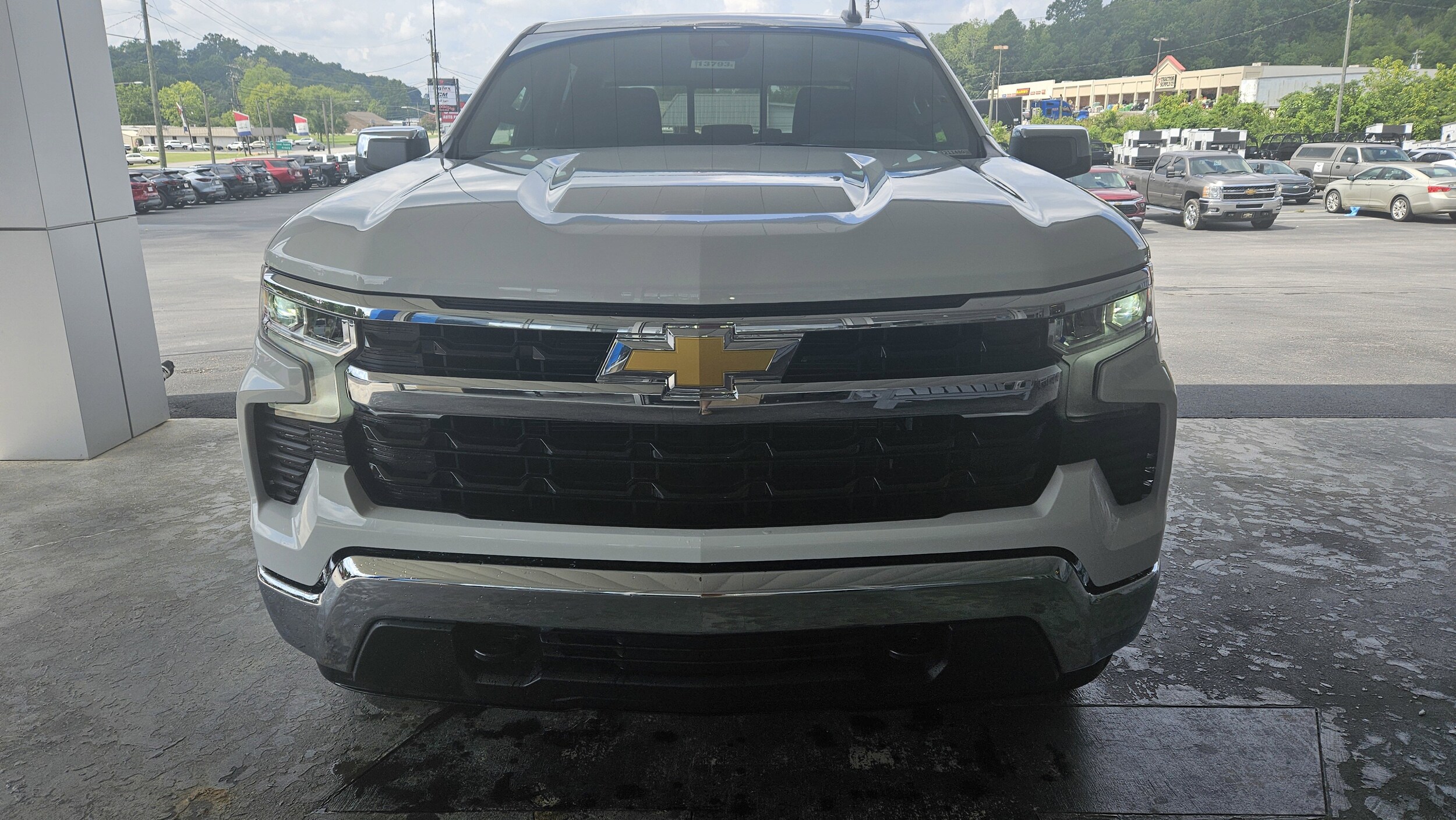 2025 Chevrolet Silverado 1500 LT photo 3